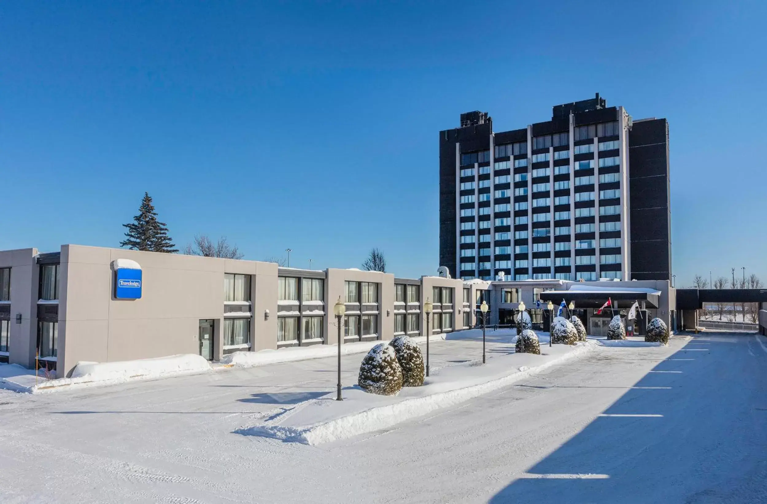 Property Building in Travelodge by Wyndham Quebec City Hotel & Convention Centre