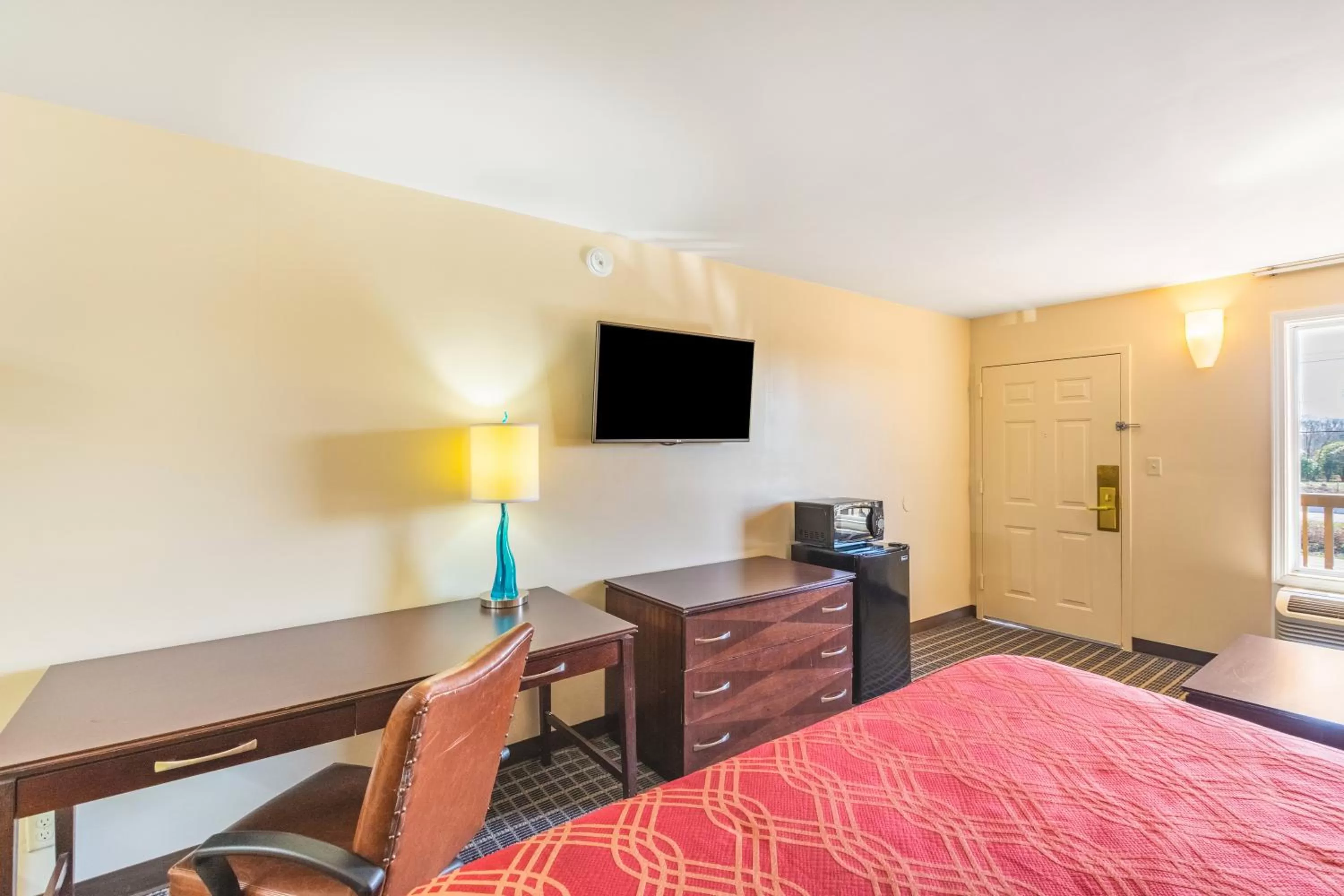 TV and multimedia, Bed in Econo Lodge Gaffney