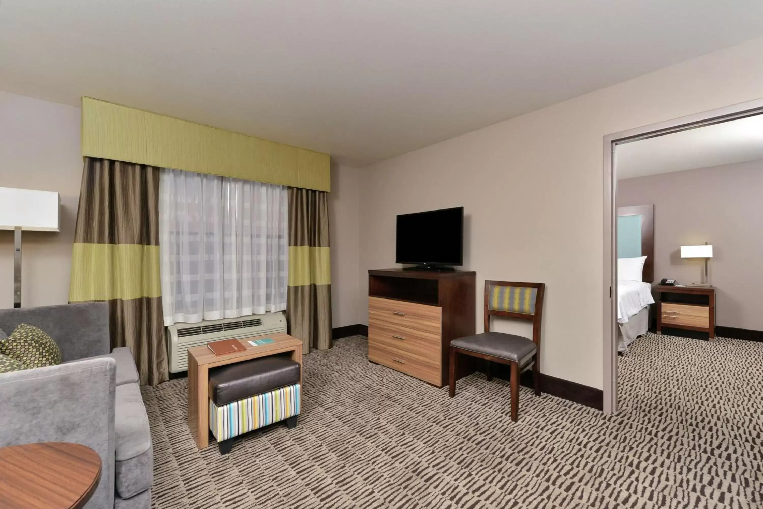Bedroom, Seating Area in Homewood Suites by Hilton Cincinnati/Mason