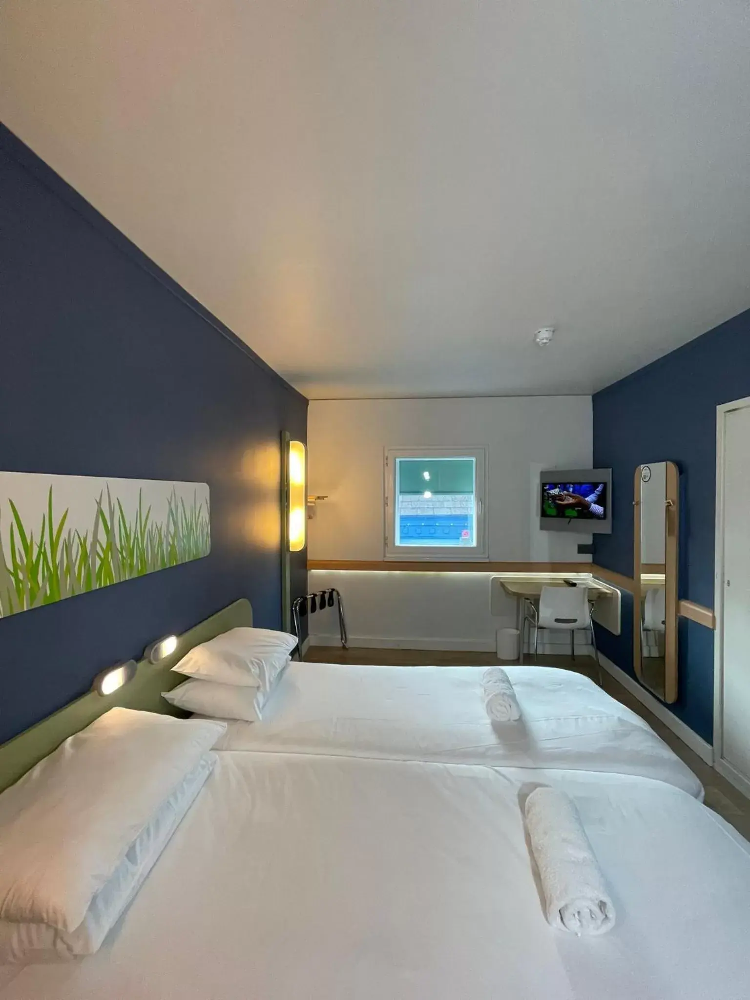 Bedroom, Bed in ETAP Hotel Belfast