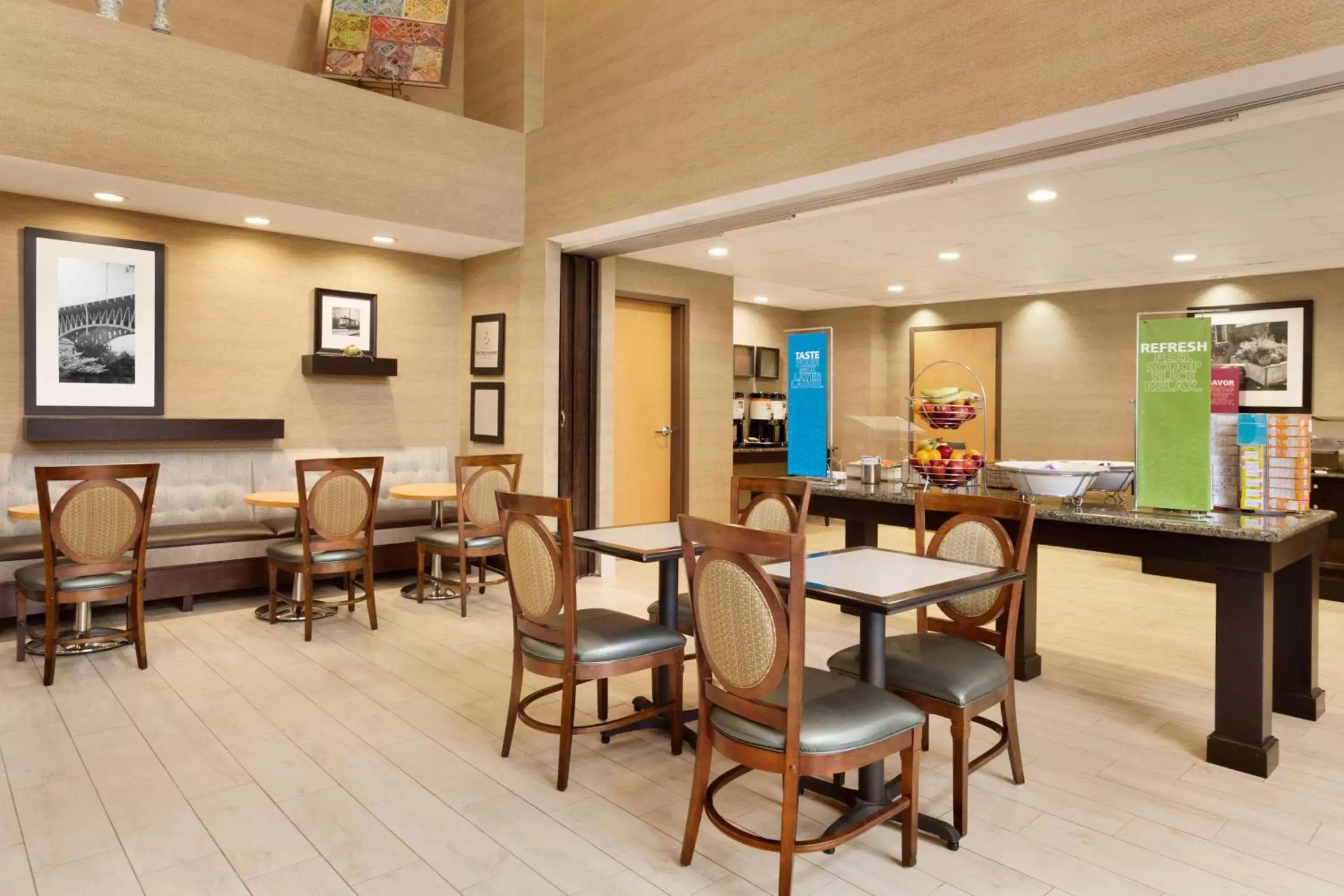 Breakfast in Hampton Inn & Suites Birmingham Airport Area Breakfast in Hampton Inn & Suites Birmingham Airport Area