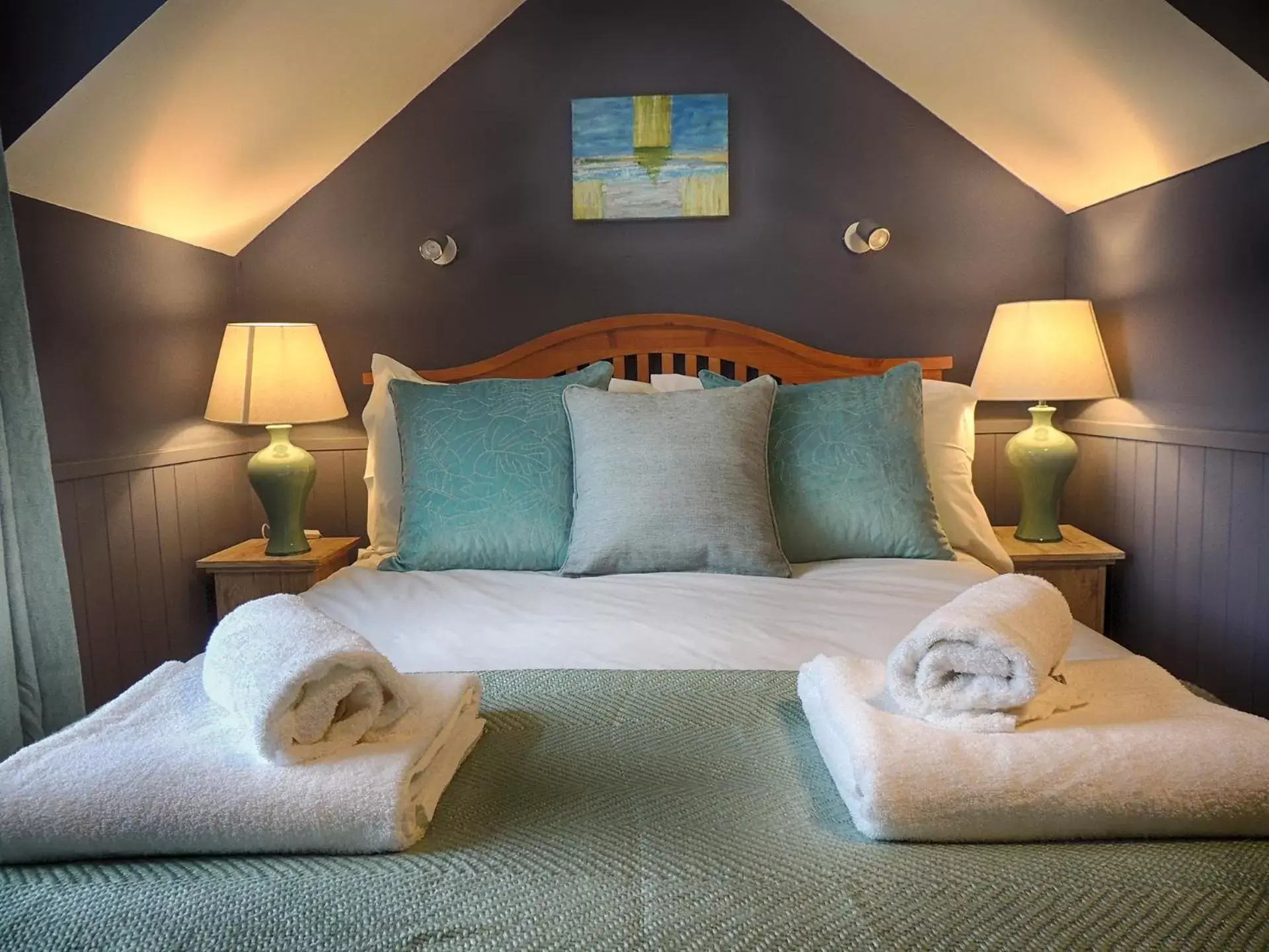 Bedroom, Bed in The Lansdowne Cottage