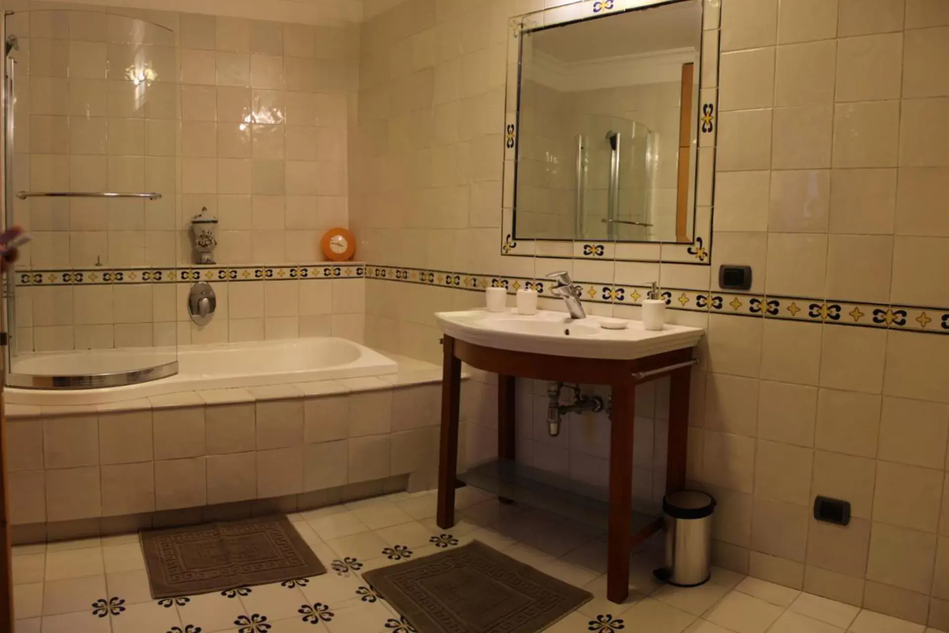 Shower, Bathroom in B&B Palazzo Conforti
