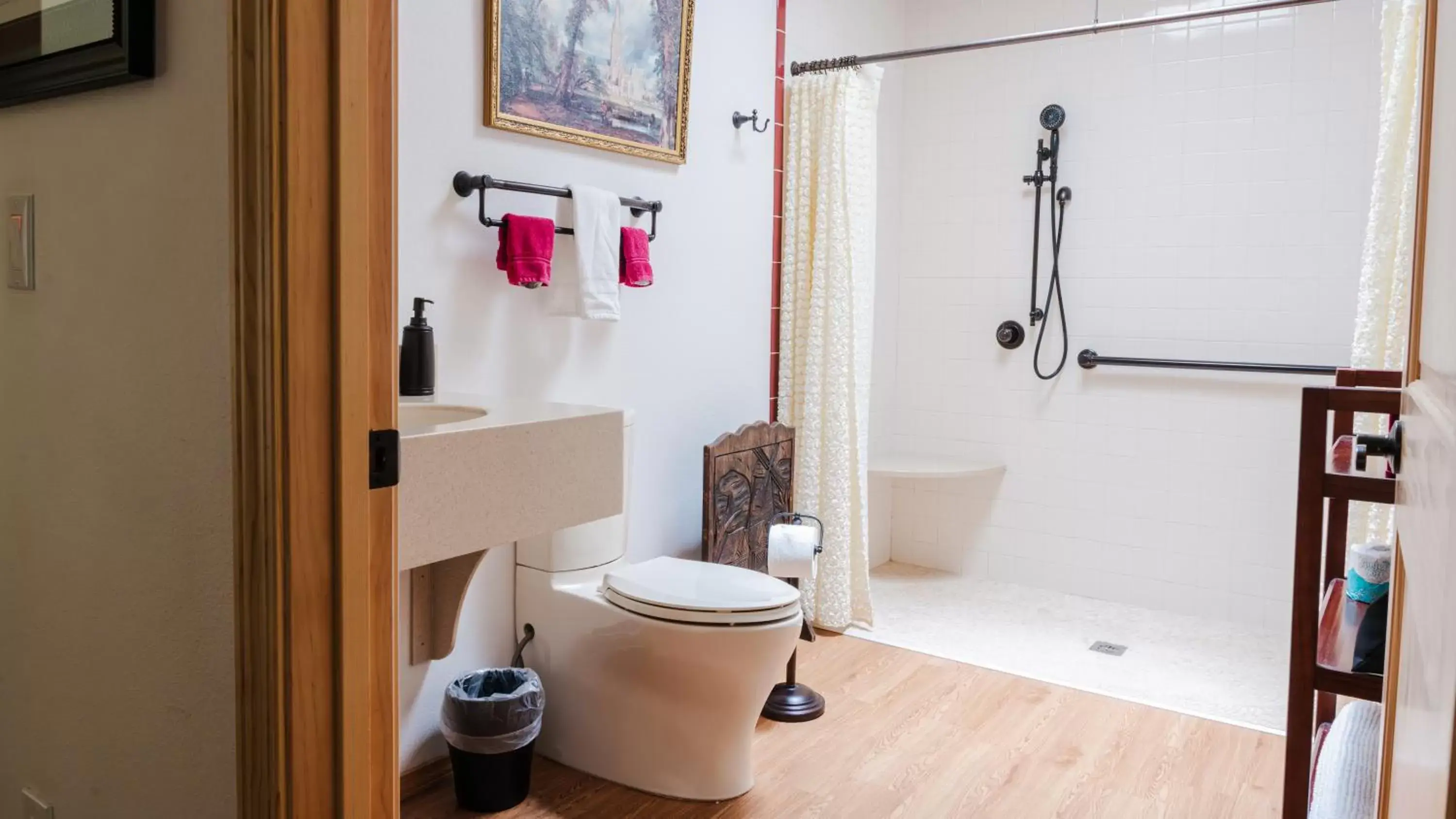 Bathroom in Red Horse Bed and Breakfast