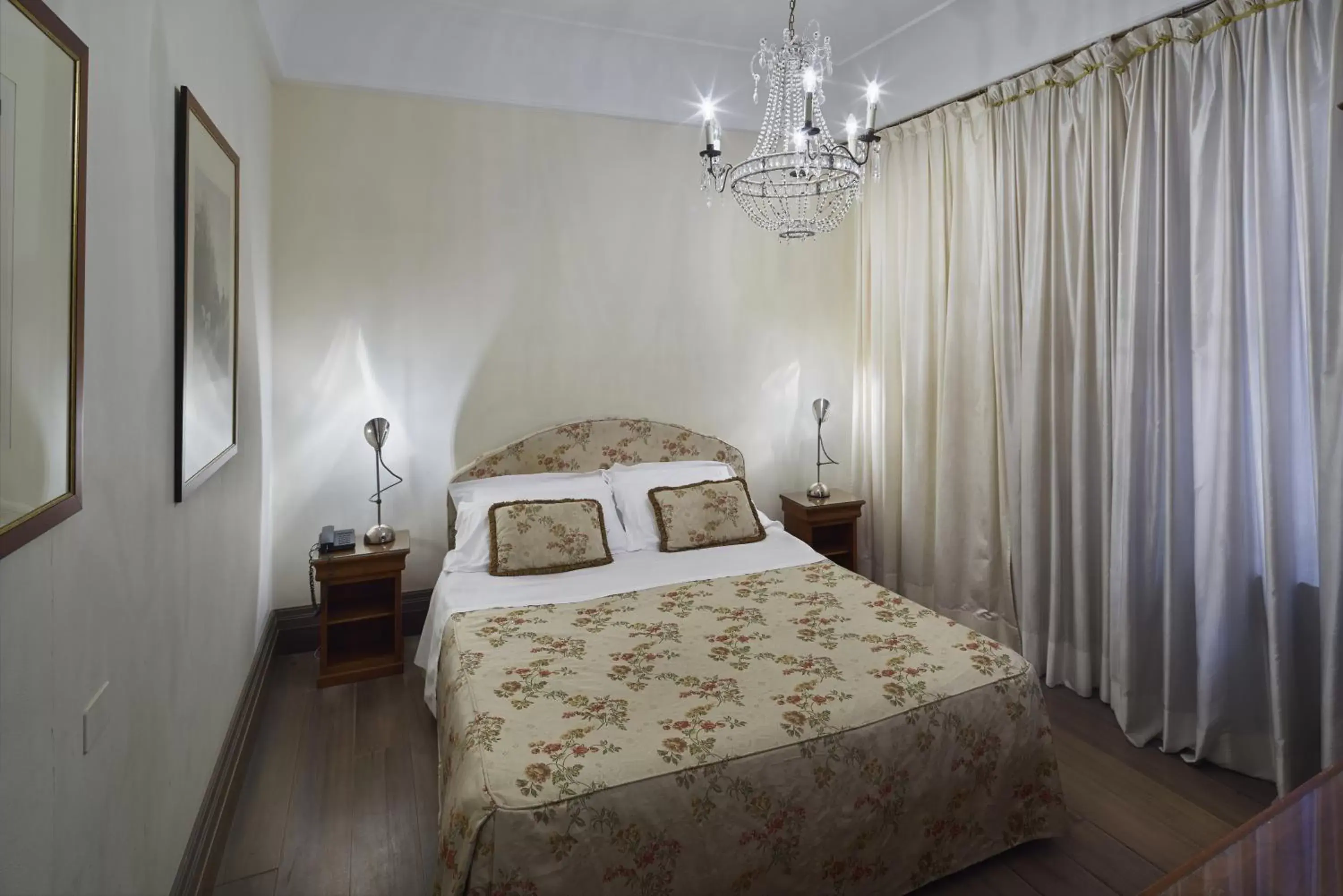 Bedroom, Bed in Albergo Cappello