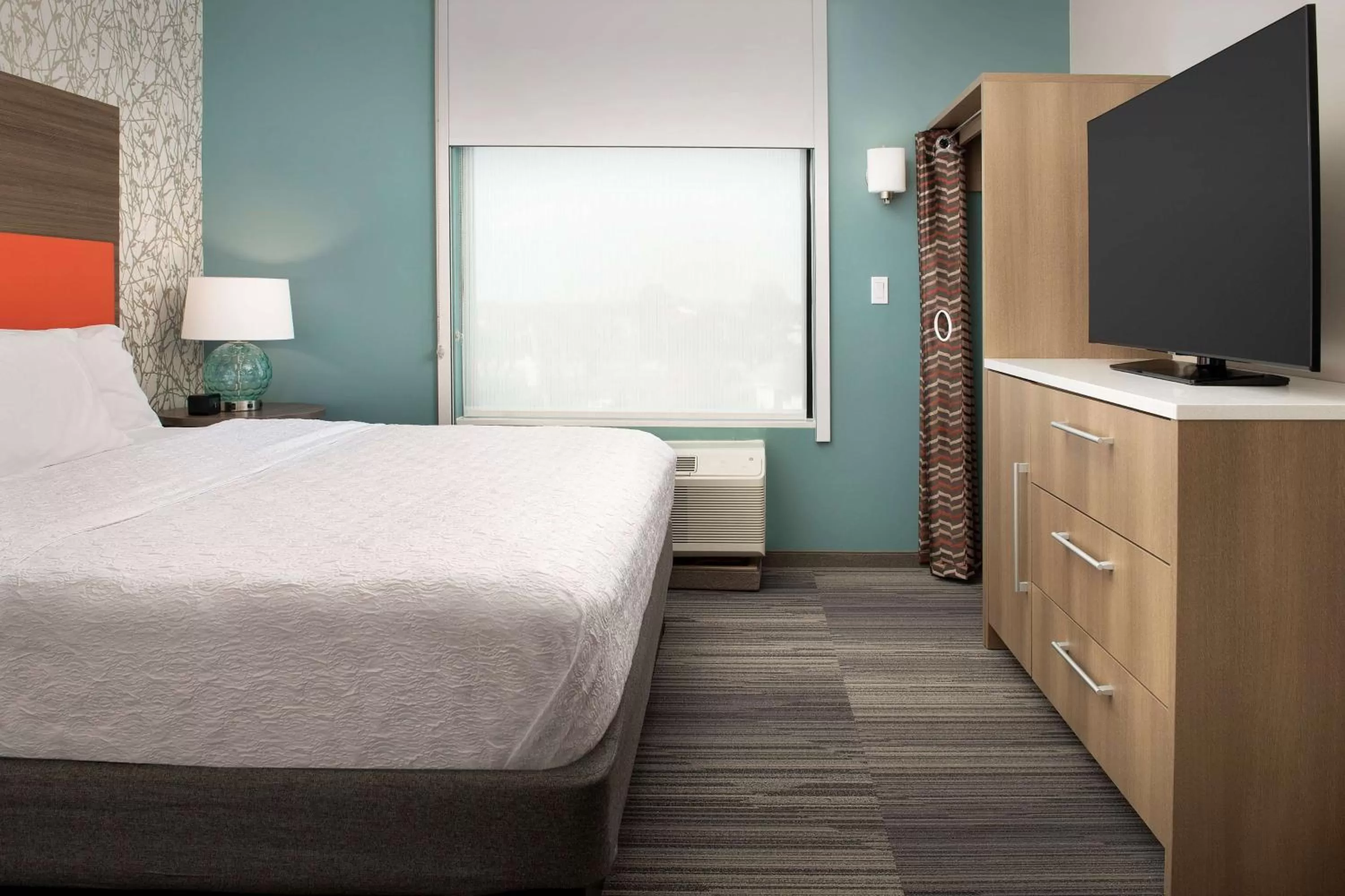 Bedroom, Bed in Home2 Suites By Hilton Kenner New Orleans Arpt