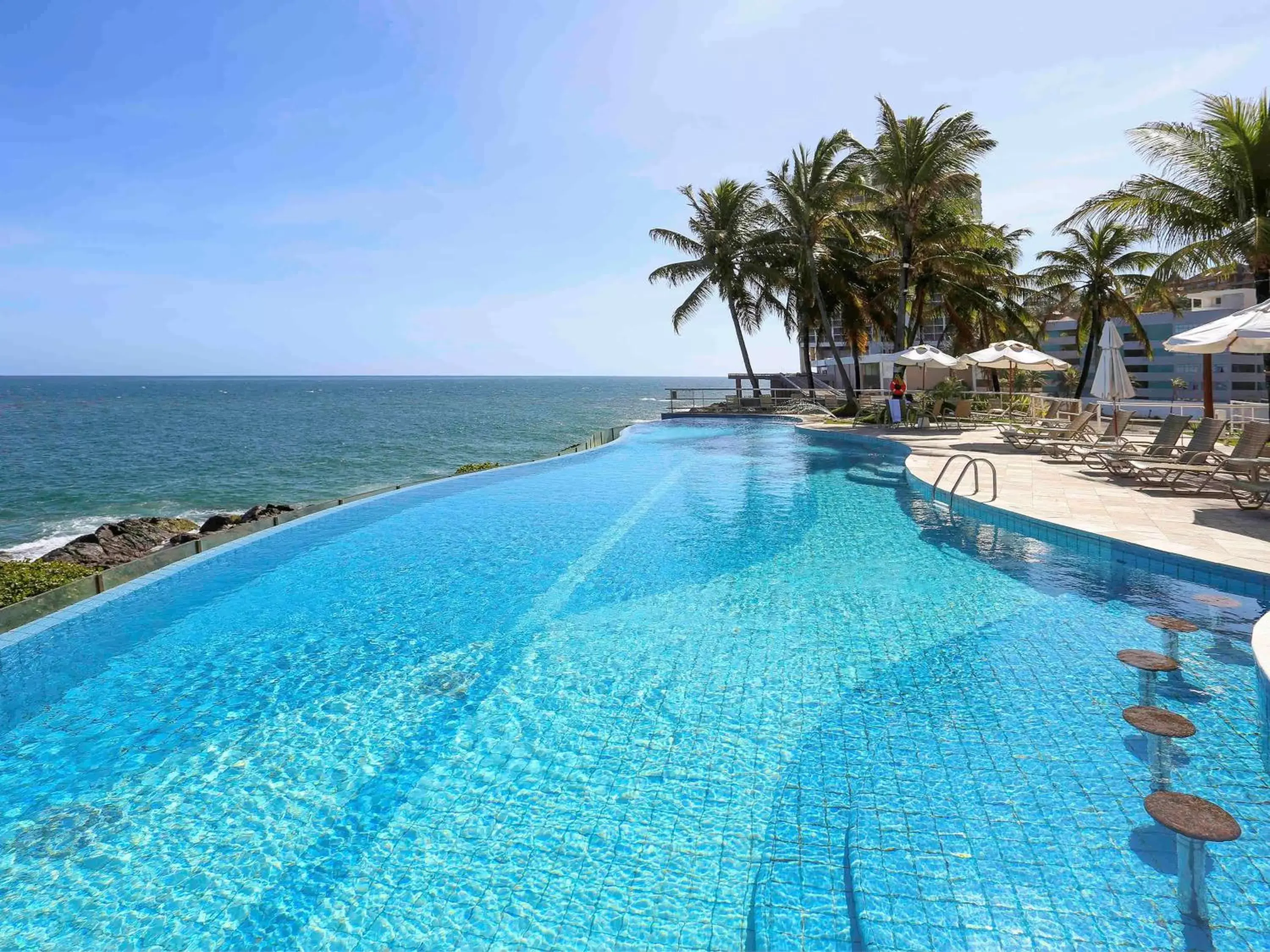 Property building, Swimming Pool in Mercure Salvador Rio Vermelho