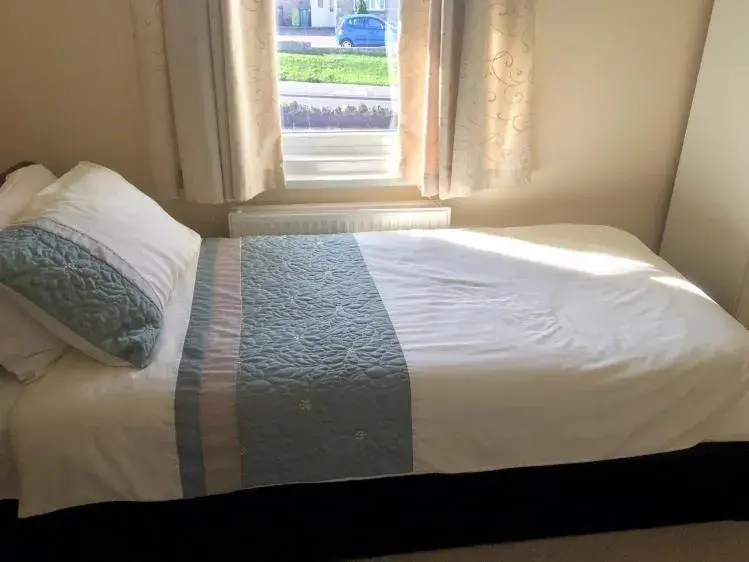 Single Room with Shower - single occupancy in Chaston Manor Hotel