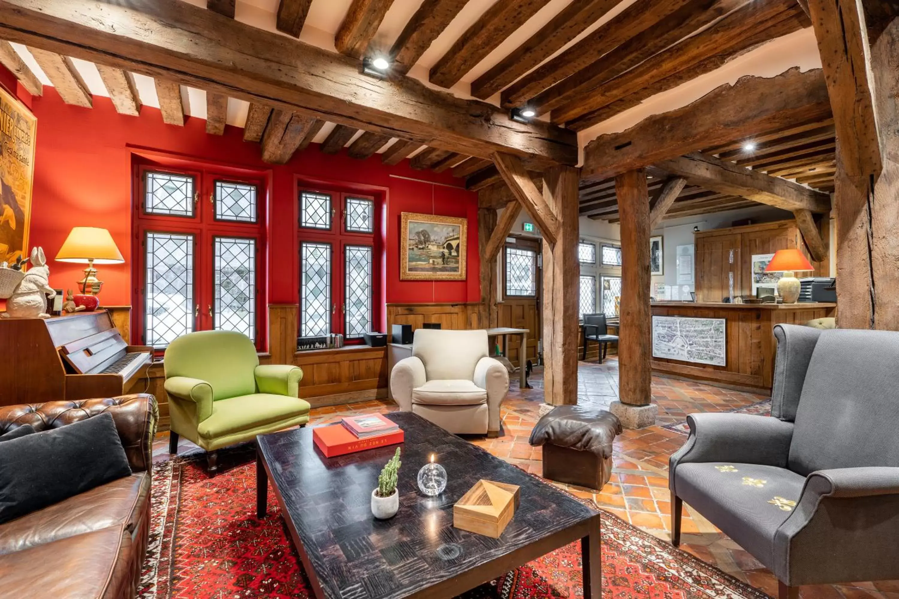 Living room, Seating Area in L'Absinthe Hotel