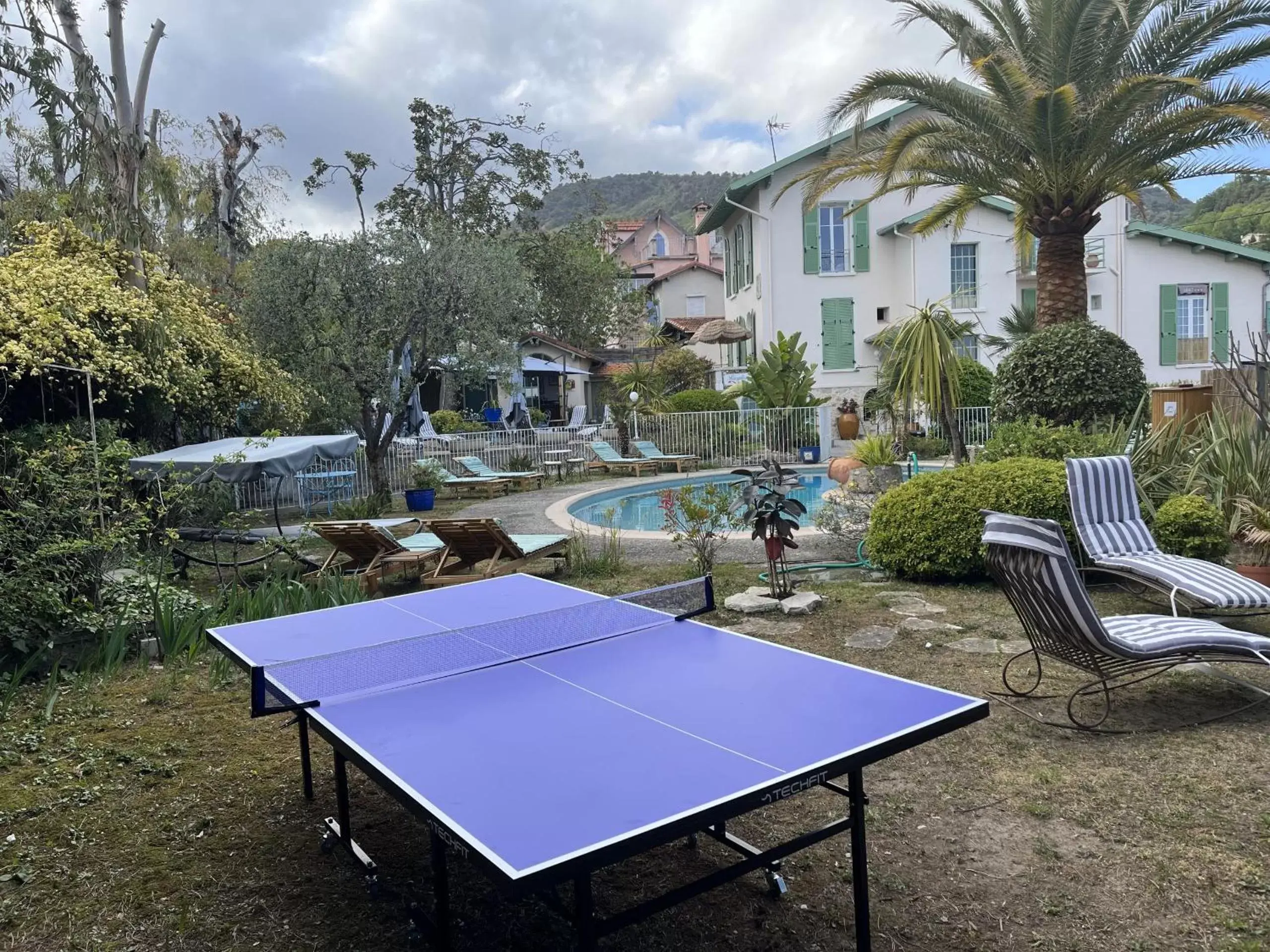 Children play ground, Table Tennis in La Villa Roseraie , Hôtel Familial OUVERT TOUTE L ANNEE