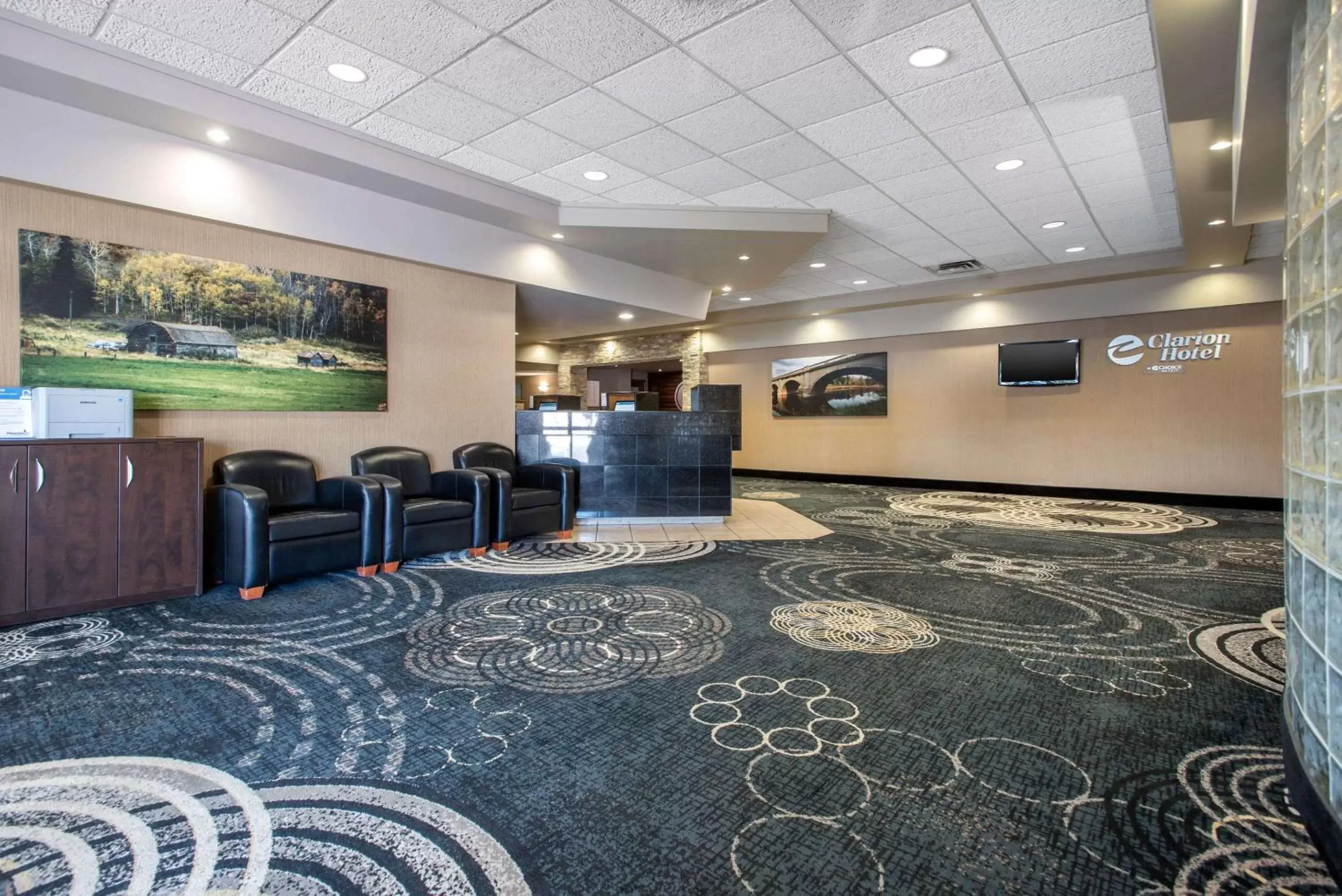 Lobby or reception in Clarion Hotel & Suites