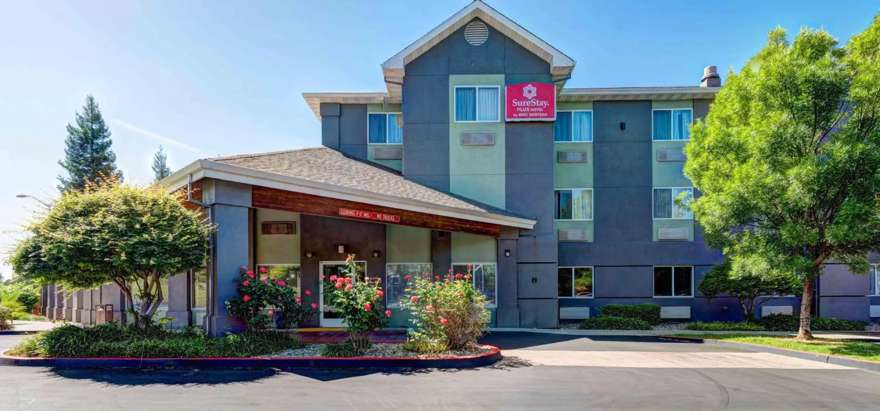 Facade/entrance, Property Building in SureStay Plus Hotel by Best Western Redding