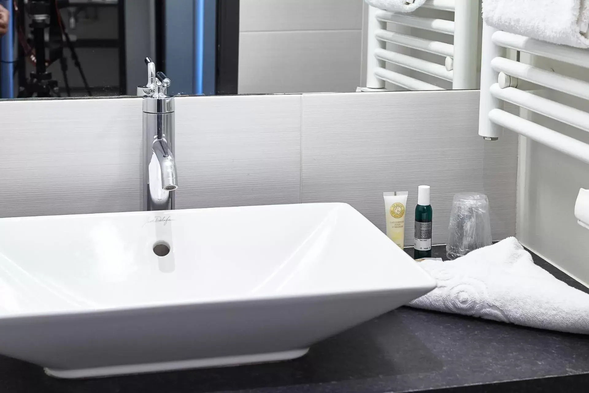 Shower, Bathroom in Best Western Le Cheval Blanc -Centre- Vieux Port
