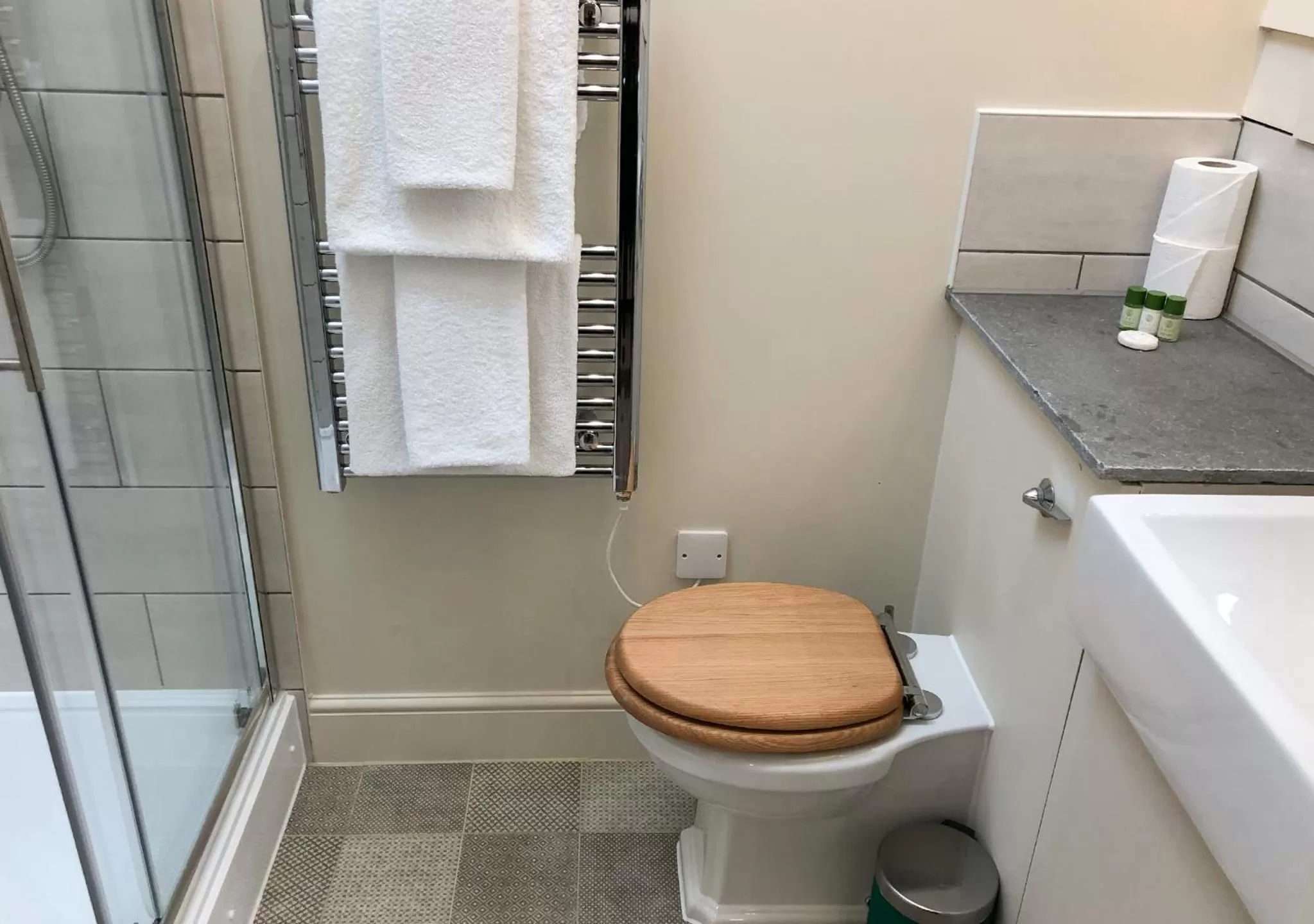 Bathroom in The Kings Arms Hotel