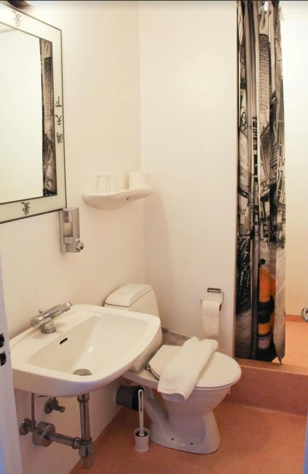 Shower in Krebshuset / Kelz0rdk