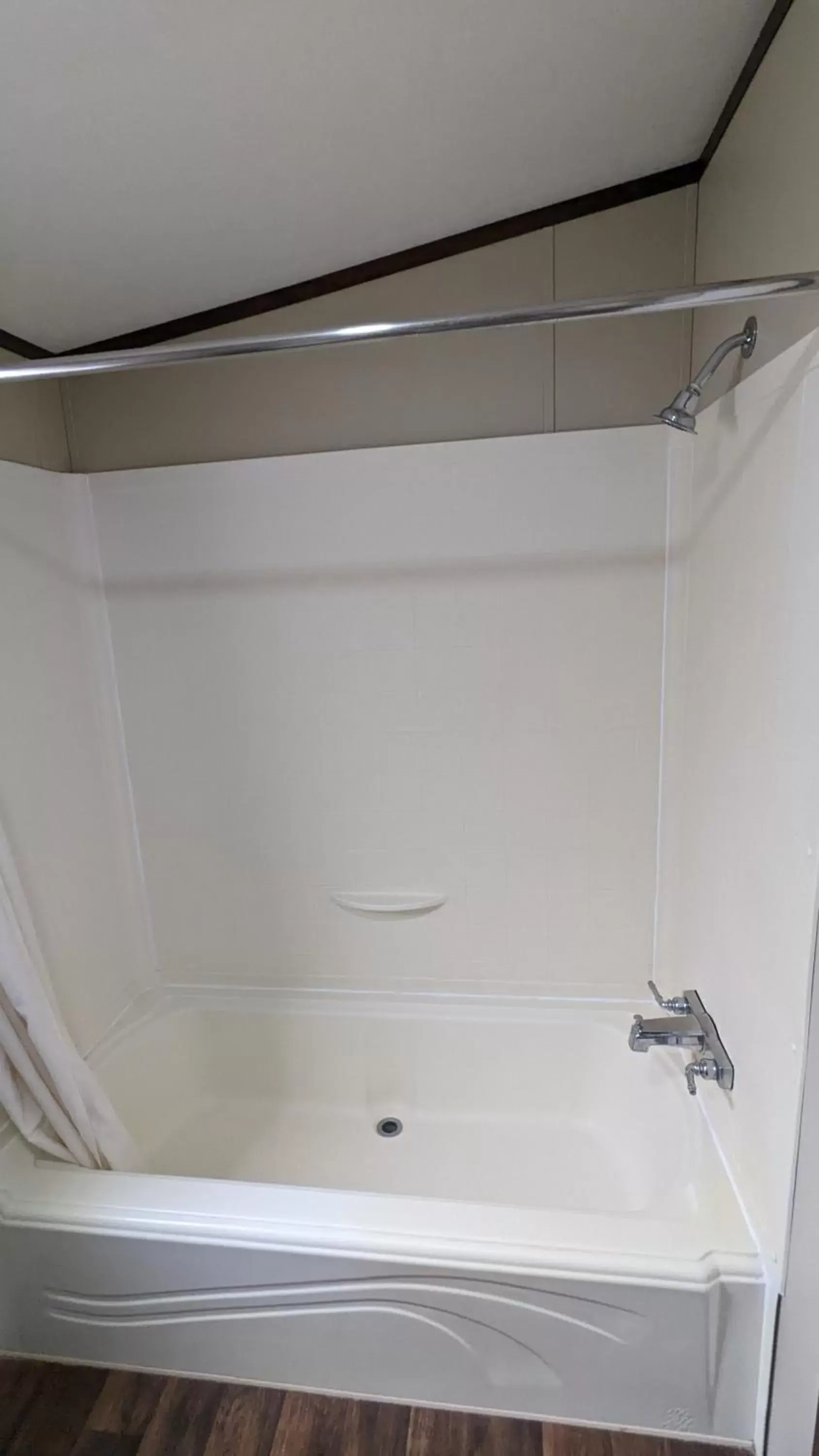 Shower, Bathroom in Hillcrest Inn & Suites Ozona