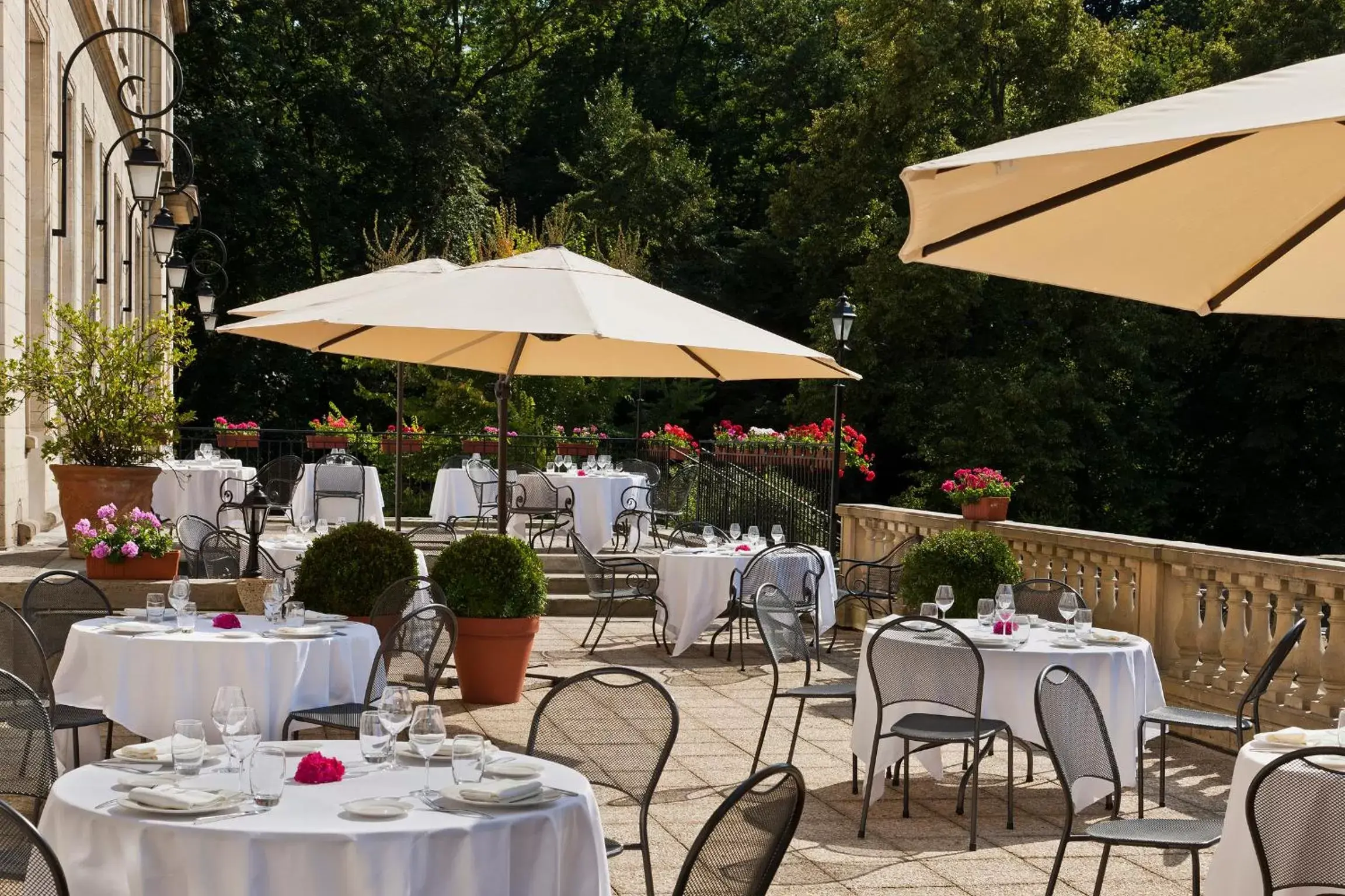 Patio, Restaurant/Places to Eat in Chateau de Montvillargenne