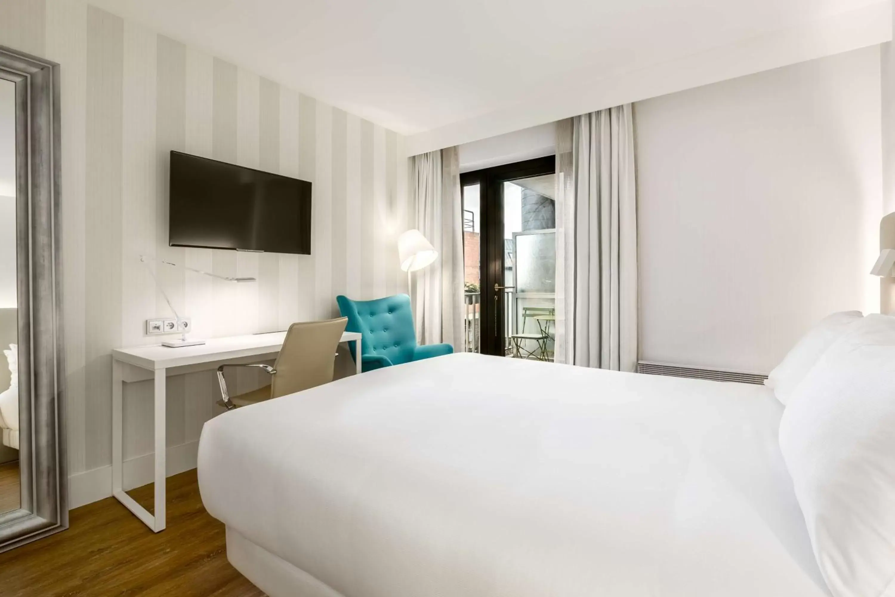 Photo of the whole room, Bed in NH Brussels Grand Place Arenberg