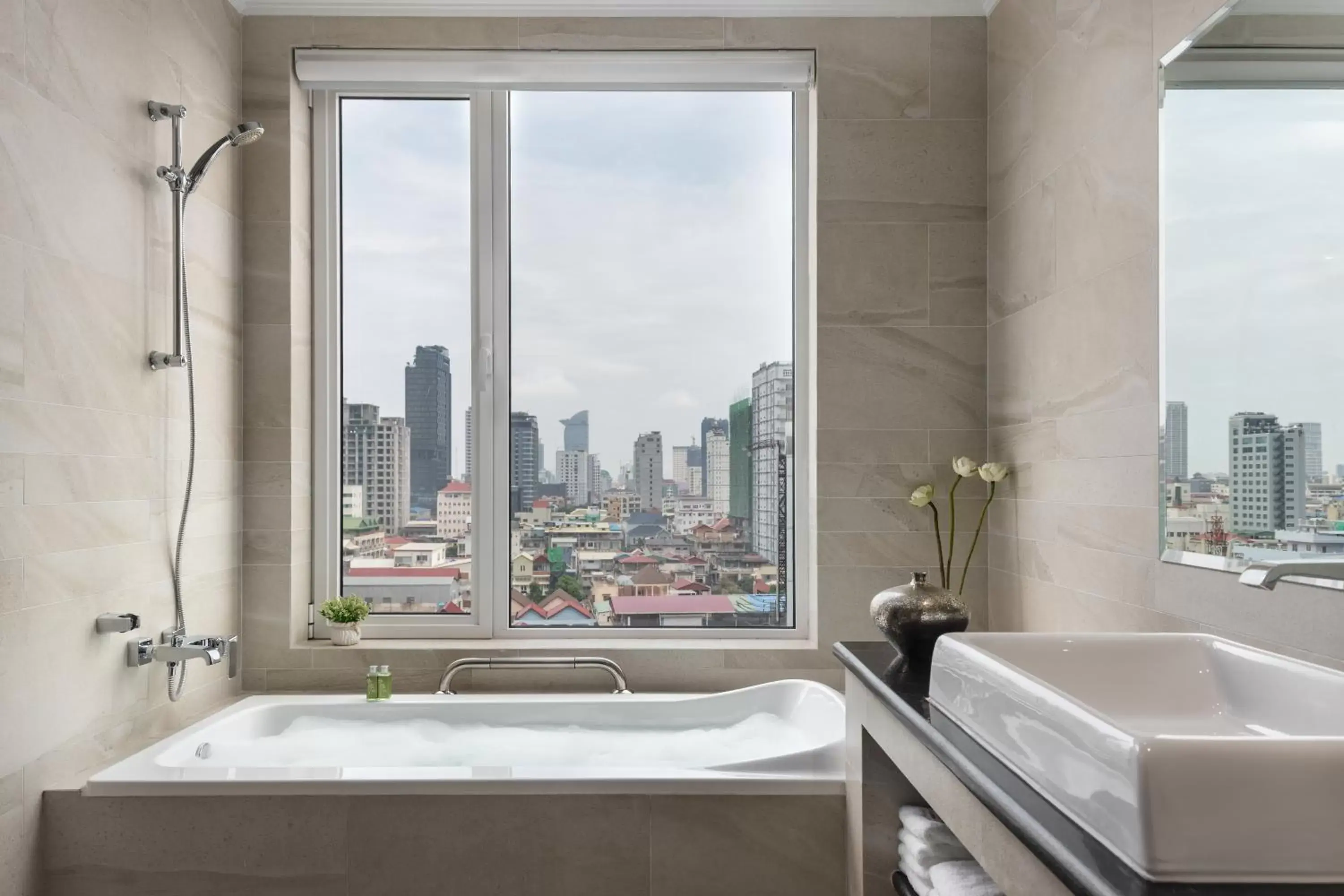 Bathroom in Duong Chan Hotel