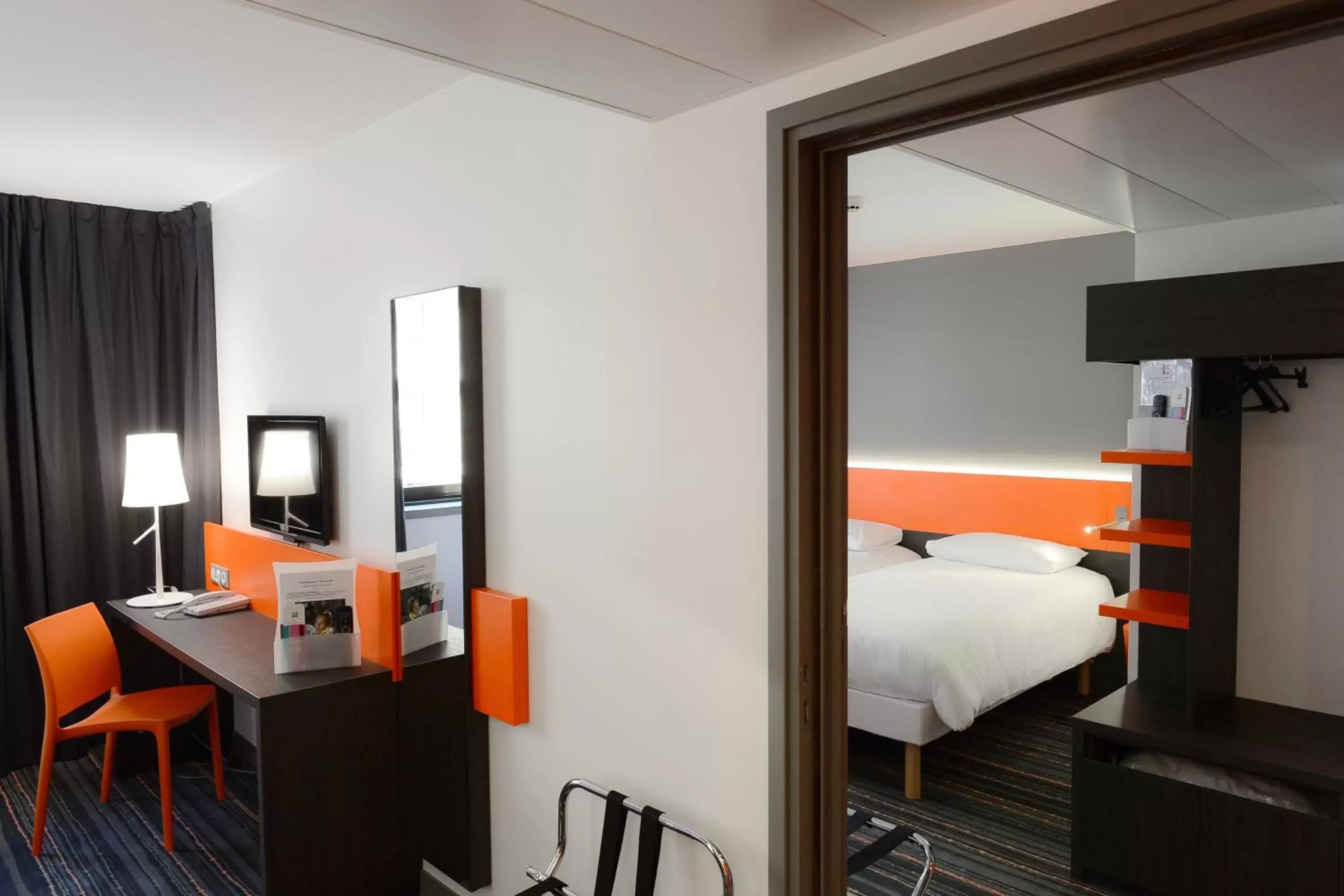 Photo of the whole room in ibis Styles Caen centre gare