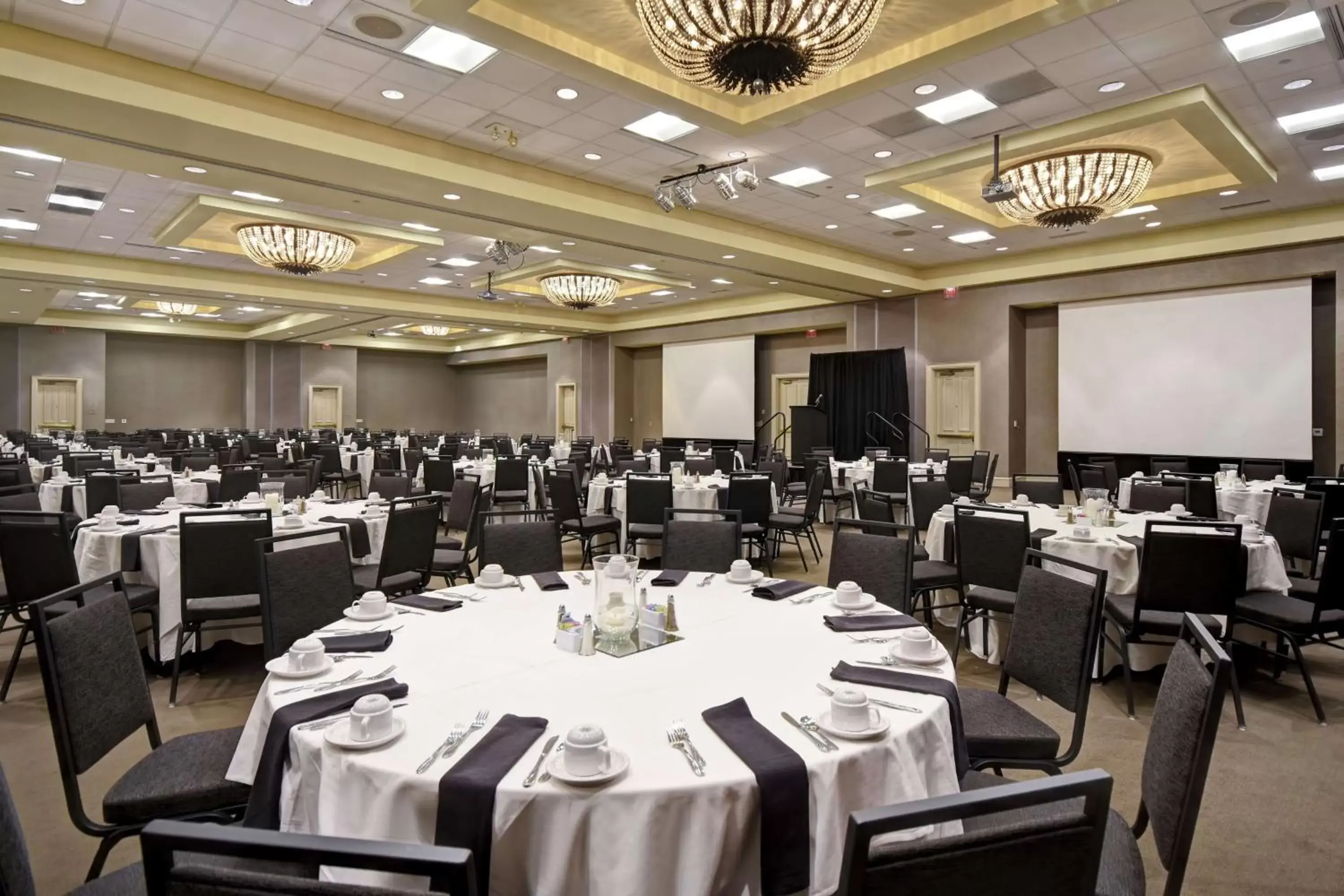 Meeting/conference room, Restaurant/Places to Eat in Embassy Suites Montgomery - Hotel & Conference Center