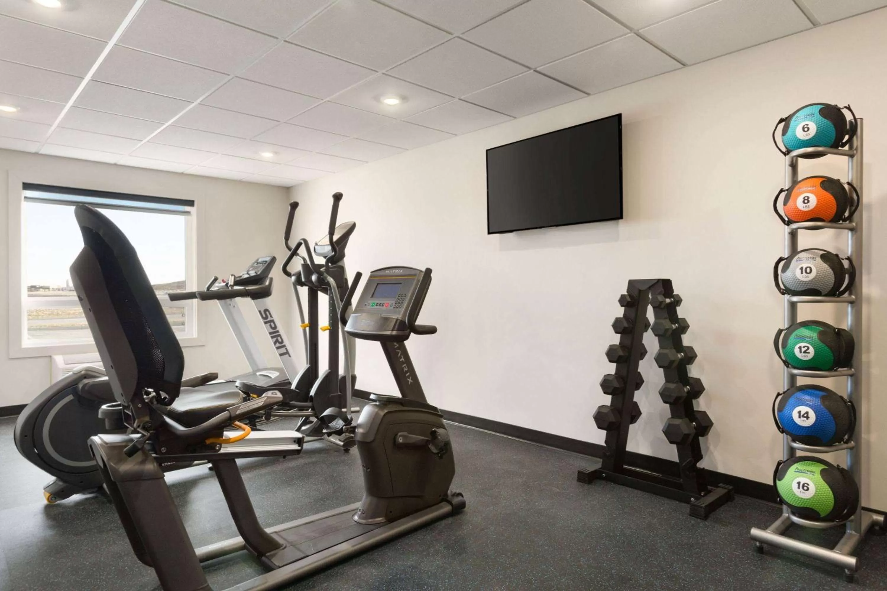 Fitness centre/facilities in Days Inn by Wyndham Calgary North Balzac