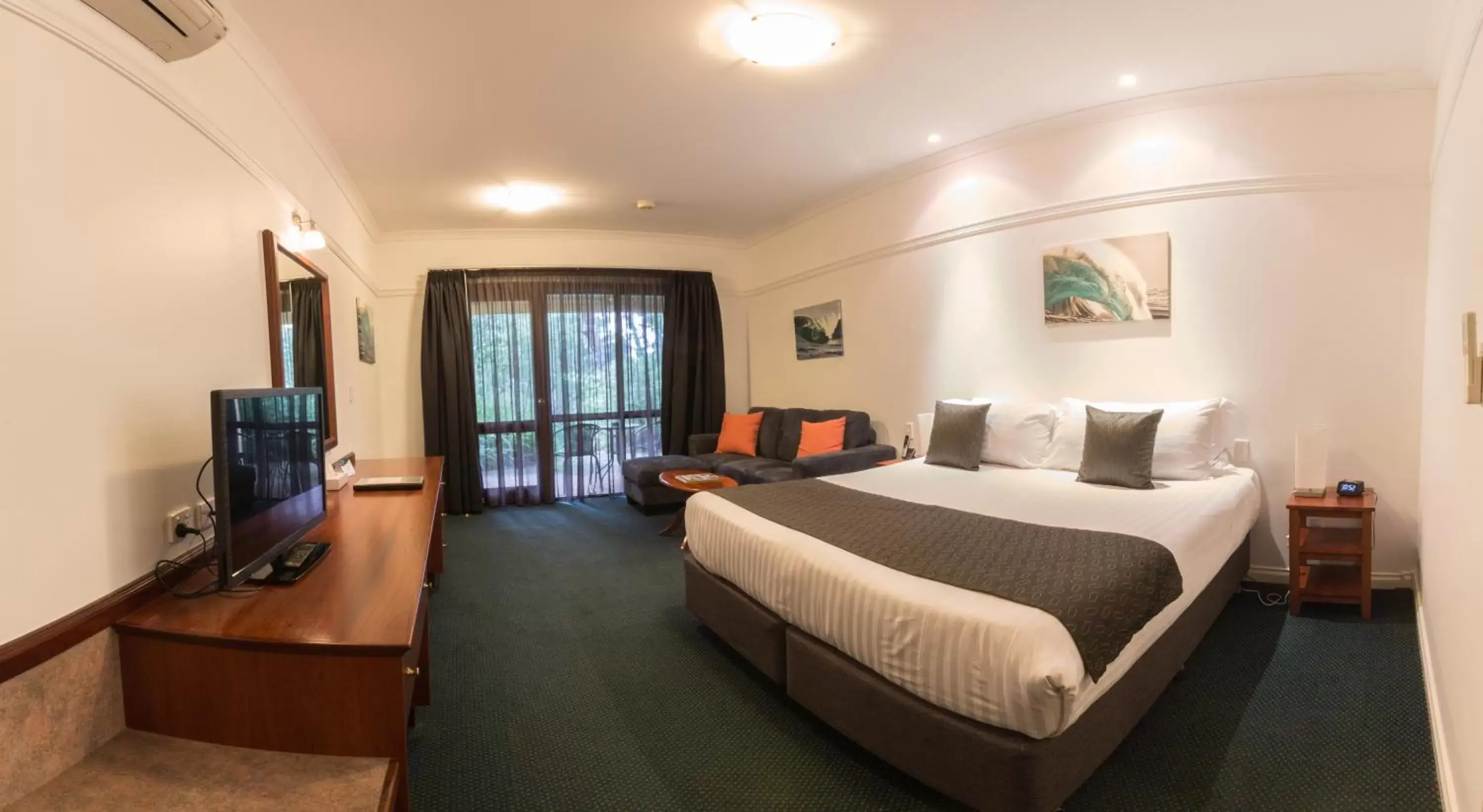 Photo of the whole room in Stay Margaret River