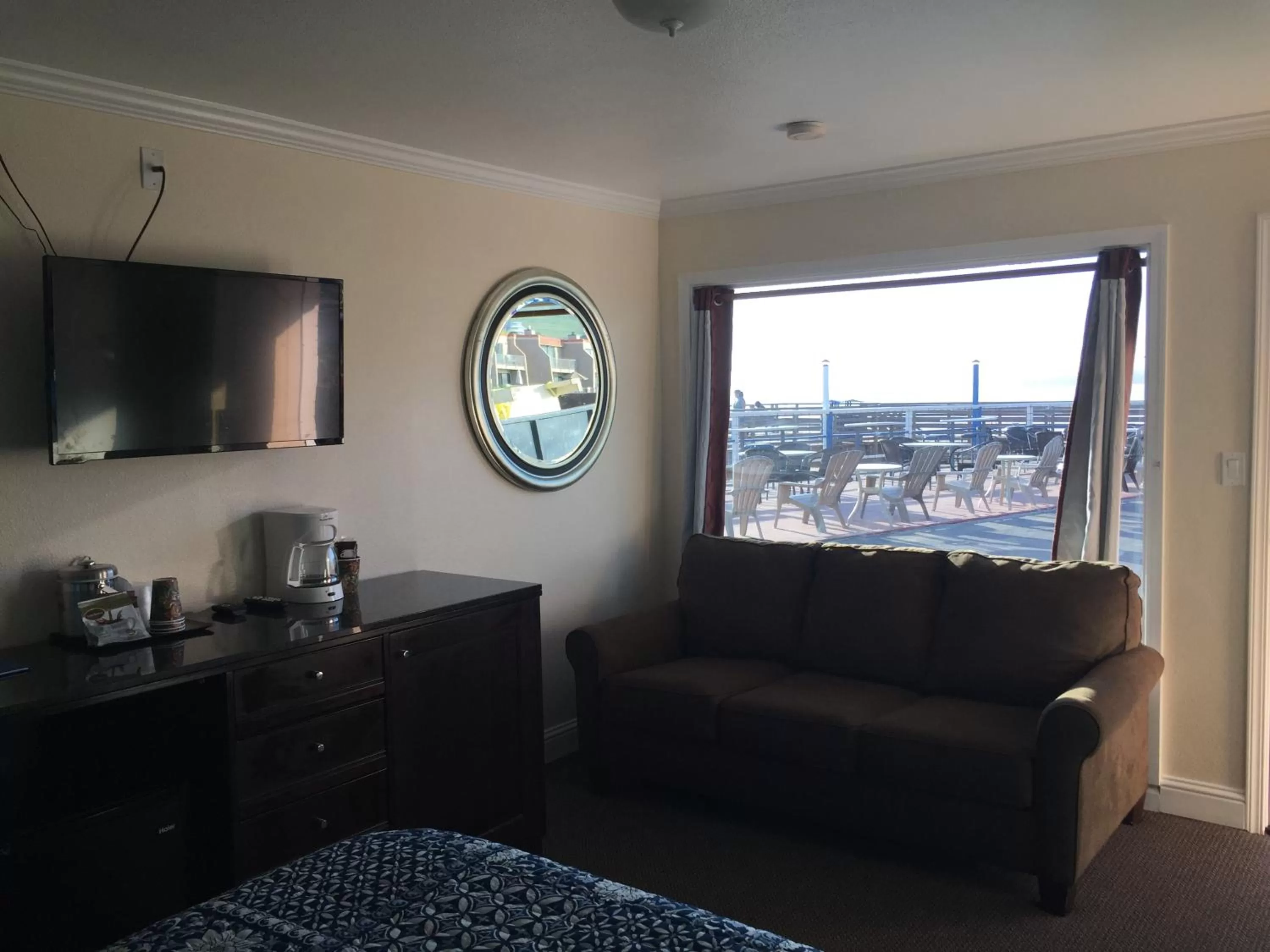 Living room in Dolphin Cove Motel