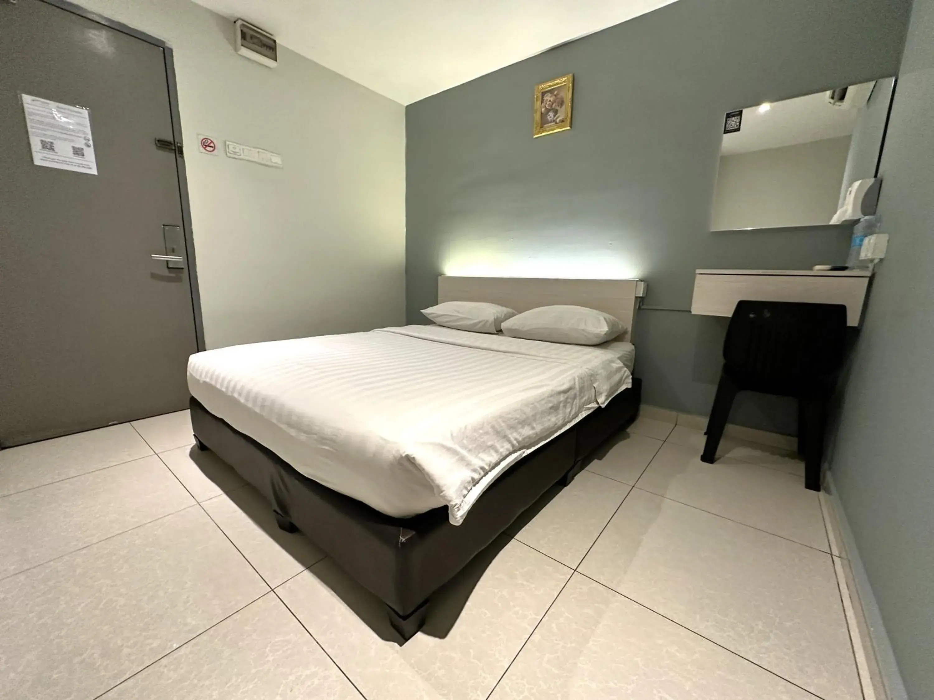 Photo of the whole room, Bed in De UPTOWN Hotel @ P.J. 222 Photo of the whole room, Bed in De UPTOWN Hotel @ P.J. 222