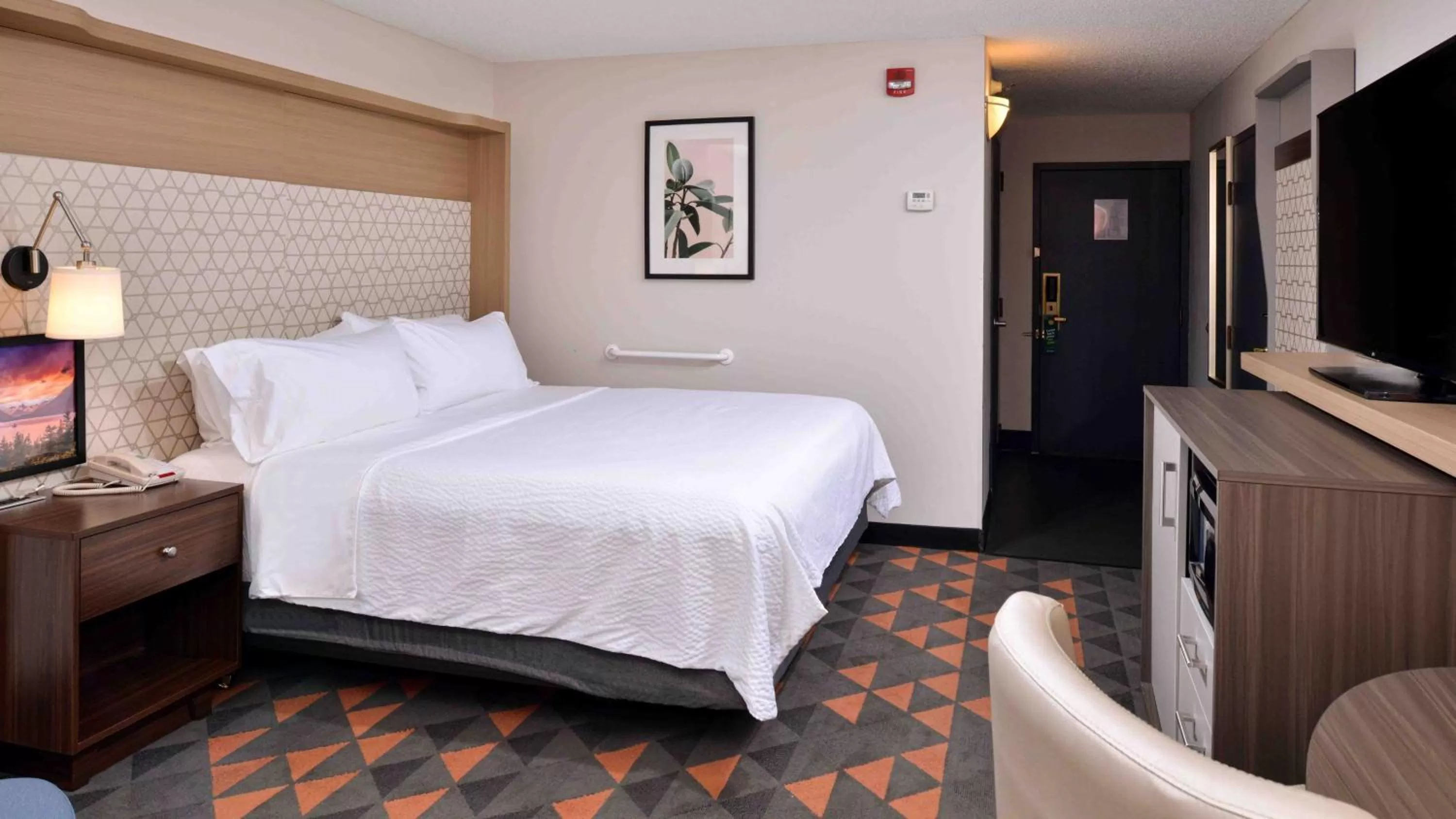 Photo of the whole room, Bed in Holiday Inn Great Falls-Convention Center by IHG