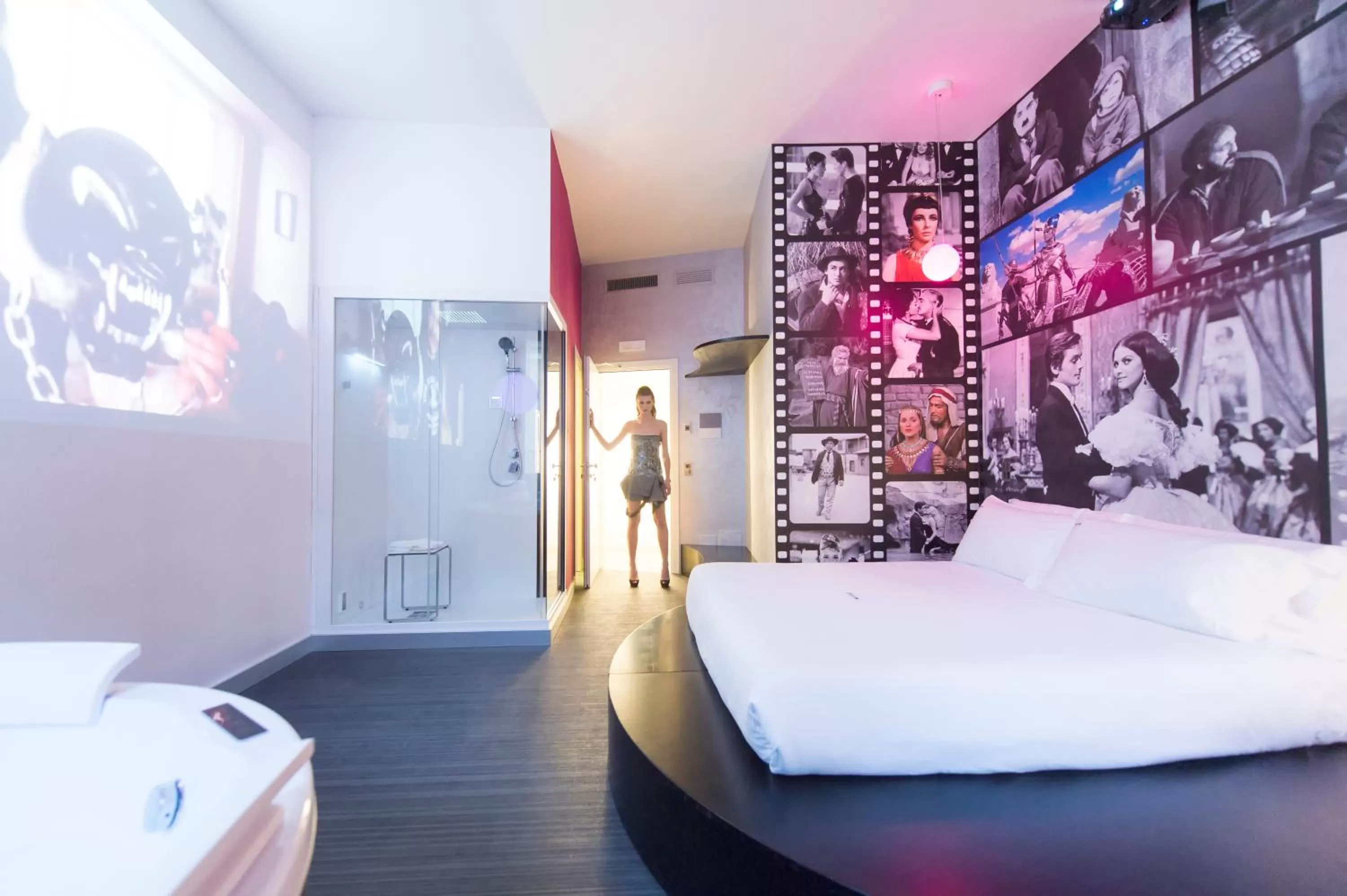 Photo of the whole room, Bed in iRooms Pantheon