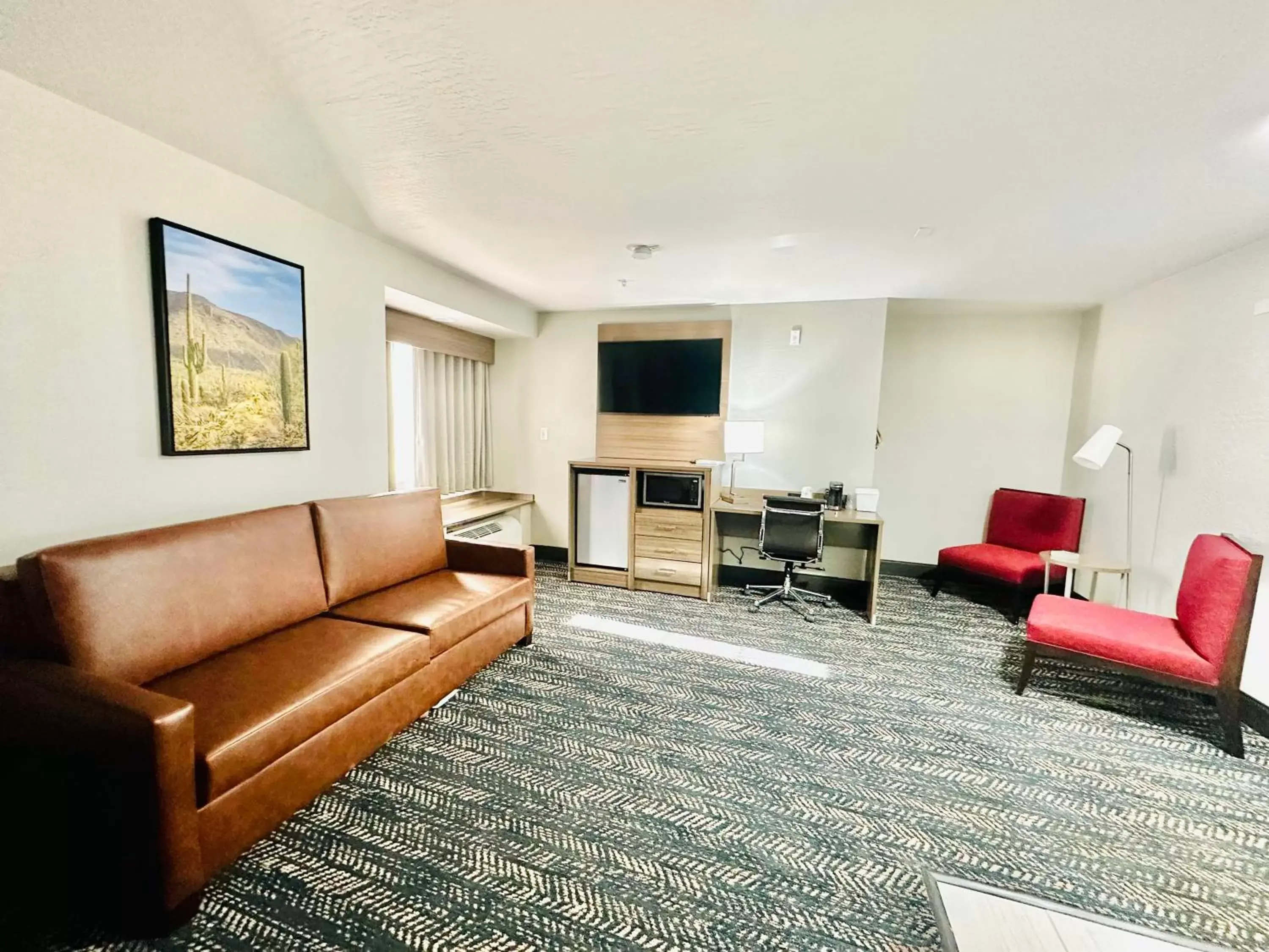 Bedroom, Seating Area in Best Western Bellemont Shadow Mountain Inn