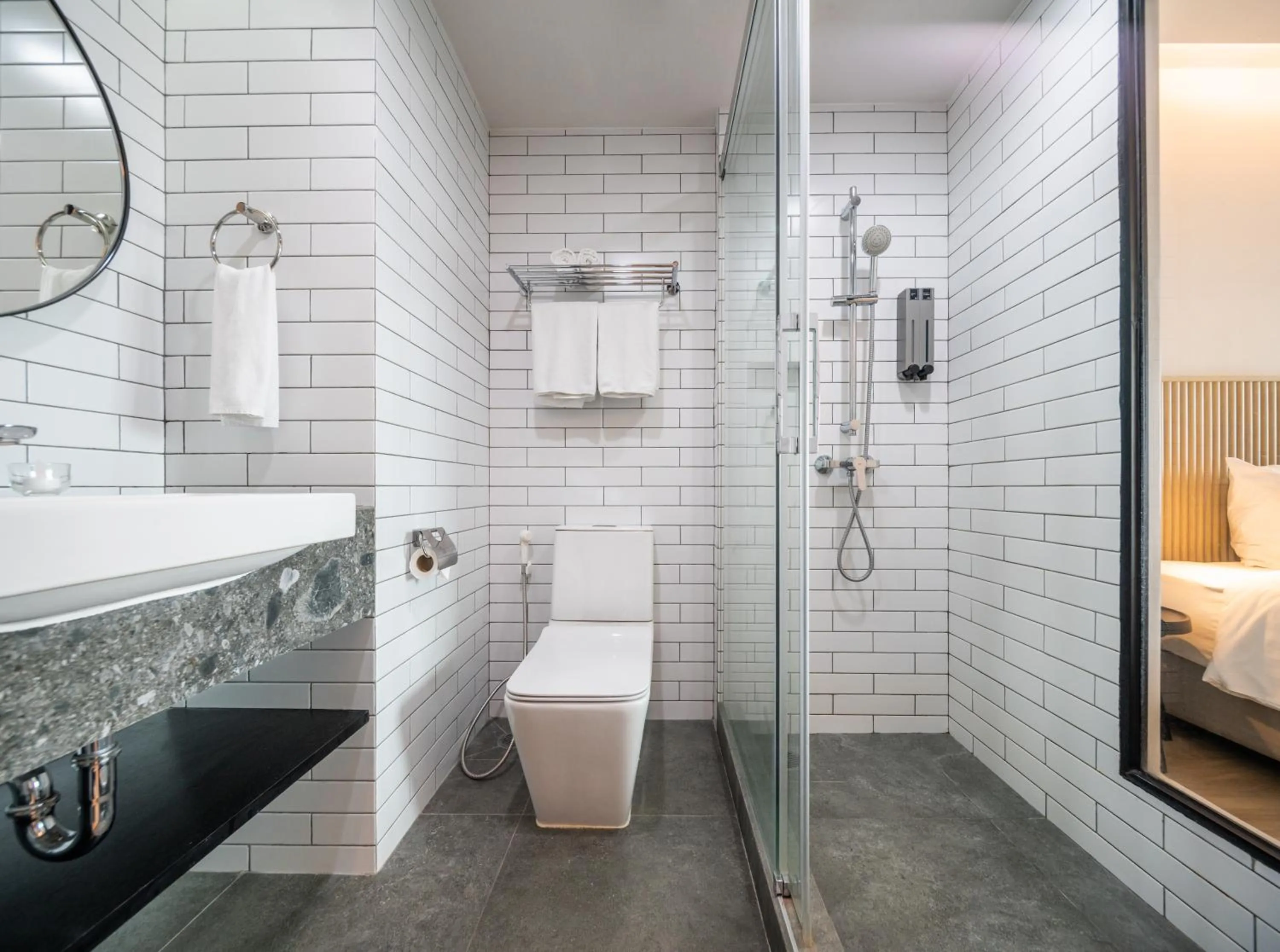 Bathroom in Mii Hotel Srinakarin