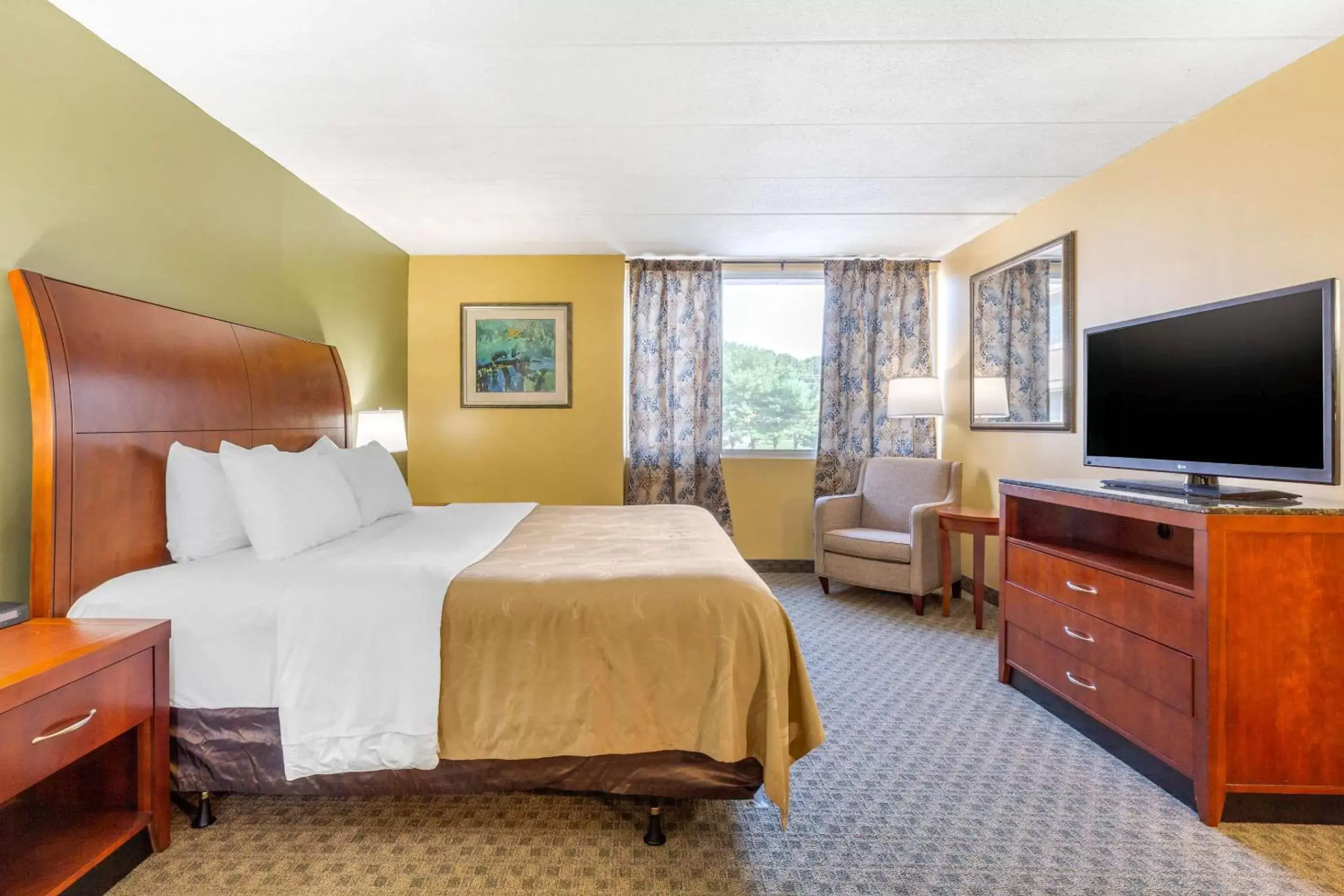 Photo of the whole room, Bed in Quality Inn Old Saybrook - Westbrook