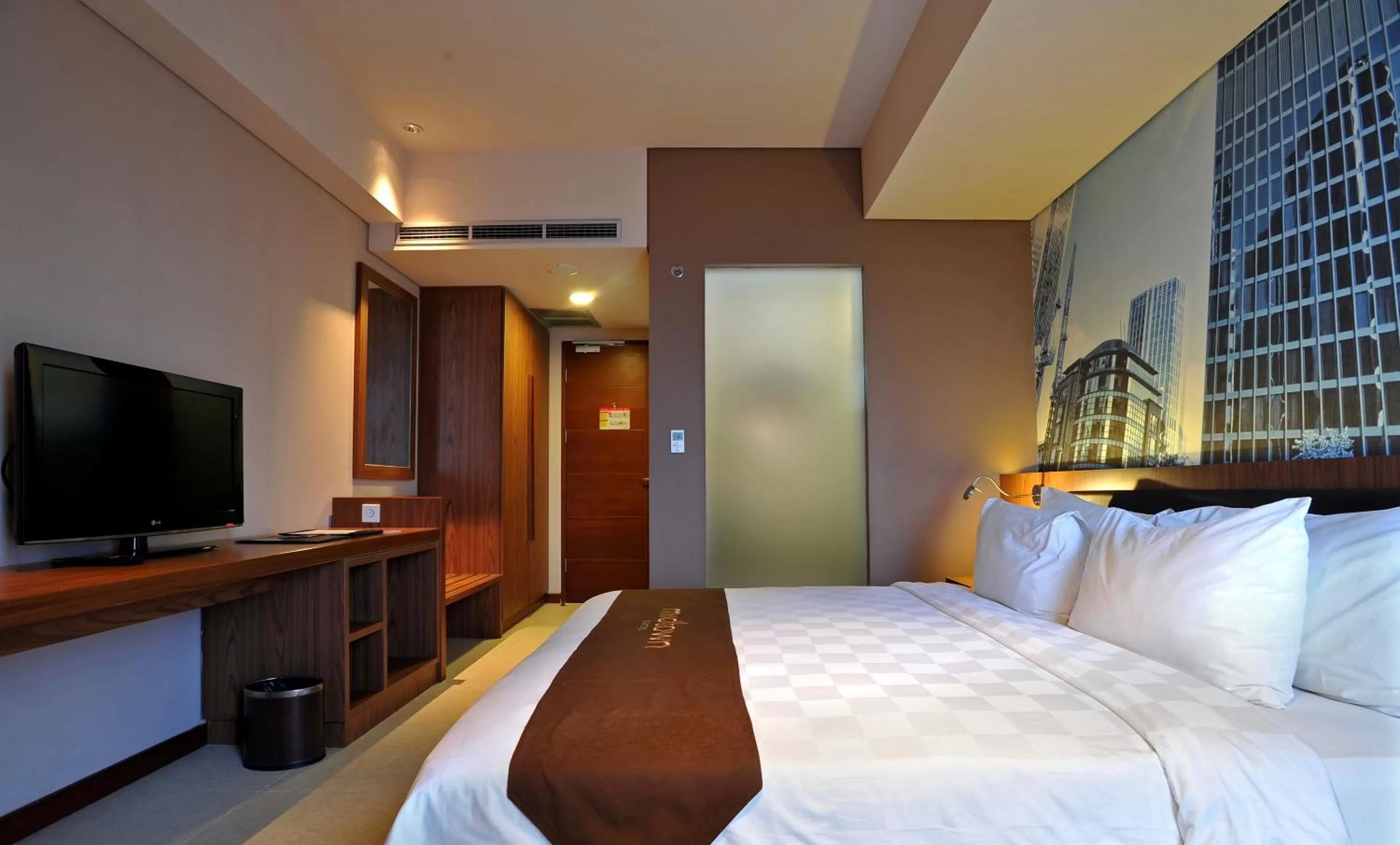 Bedroom, Bed in Midtown Hotel Surabaya