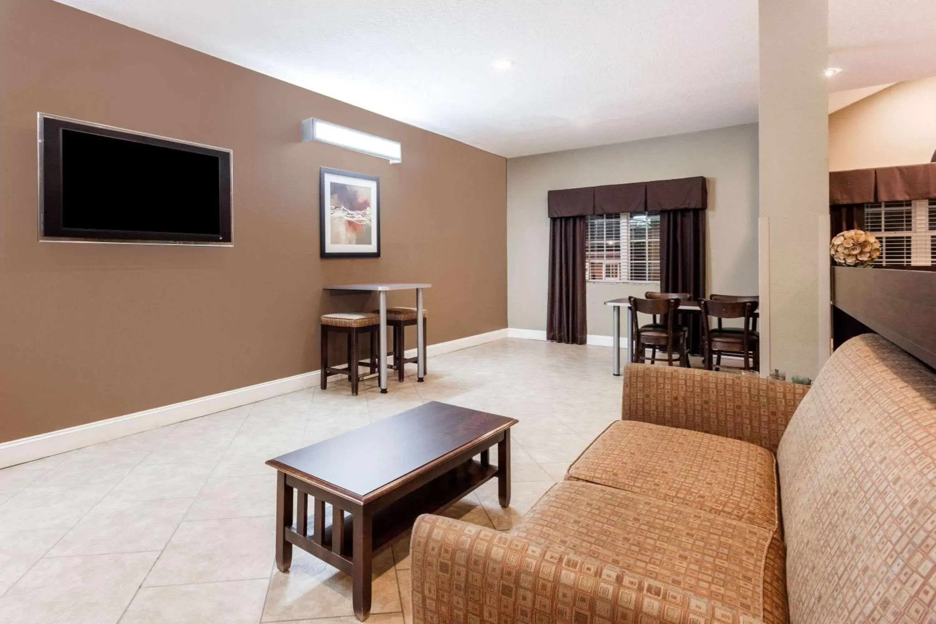 Lobby or reception, Seating Area in Microtel Inn & Suites by Wyndham Macon