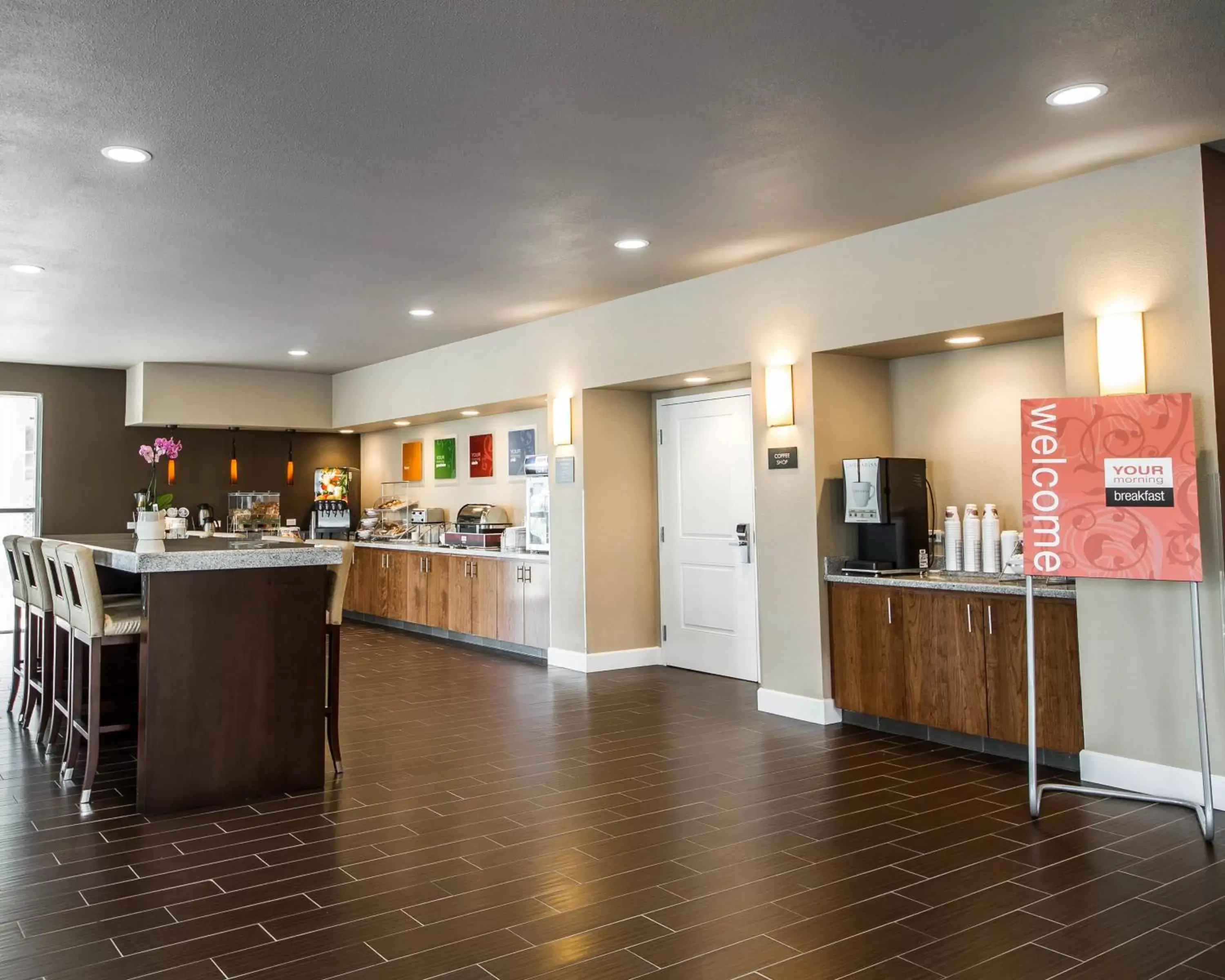 Coffee/tea facilities, Kitchen/Kitchenette in Comfort Suites Woodland - Sacramento Airport