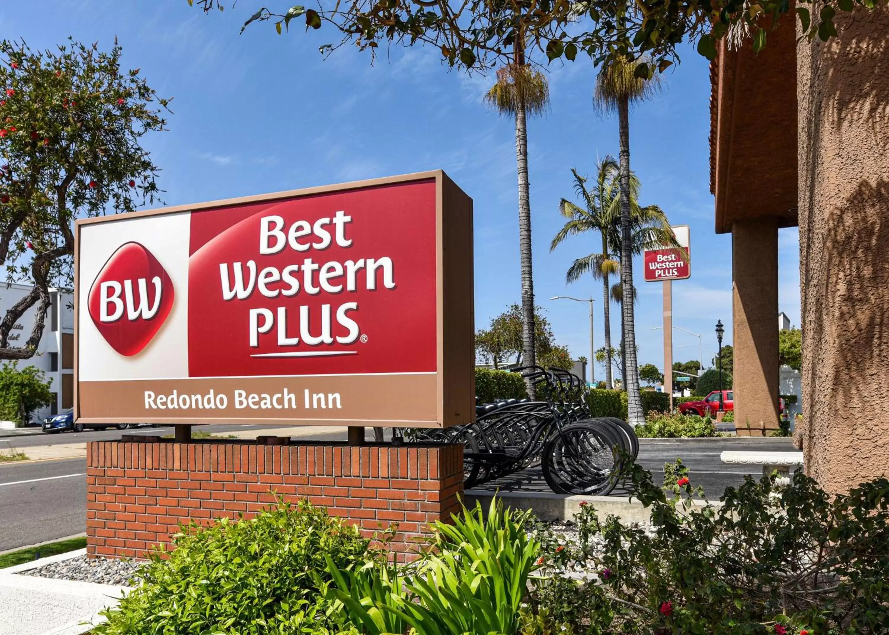 Property building in Best Western Plus Redondo Beach Inn