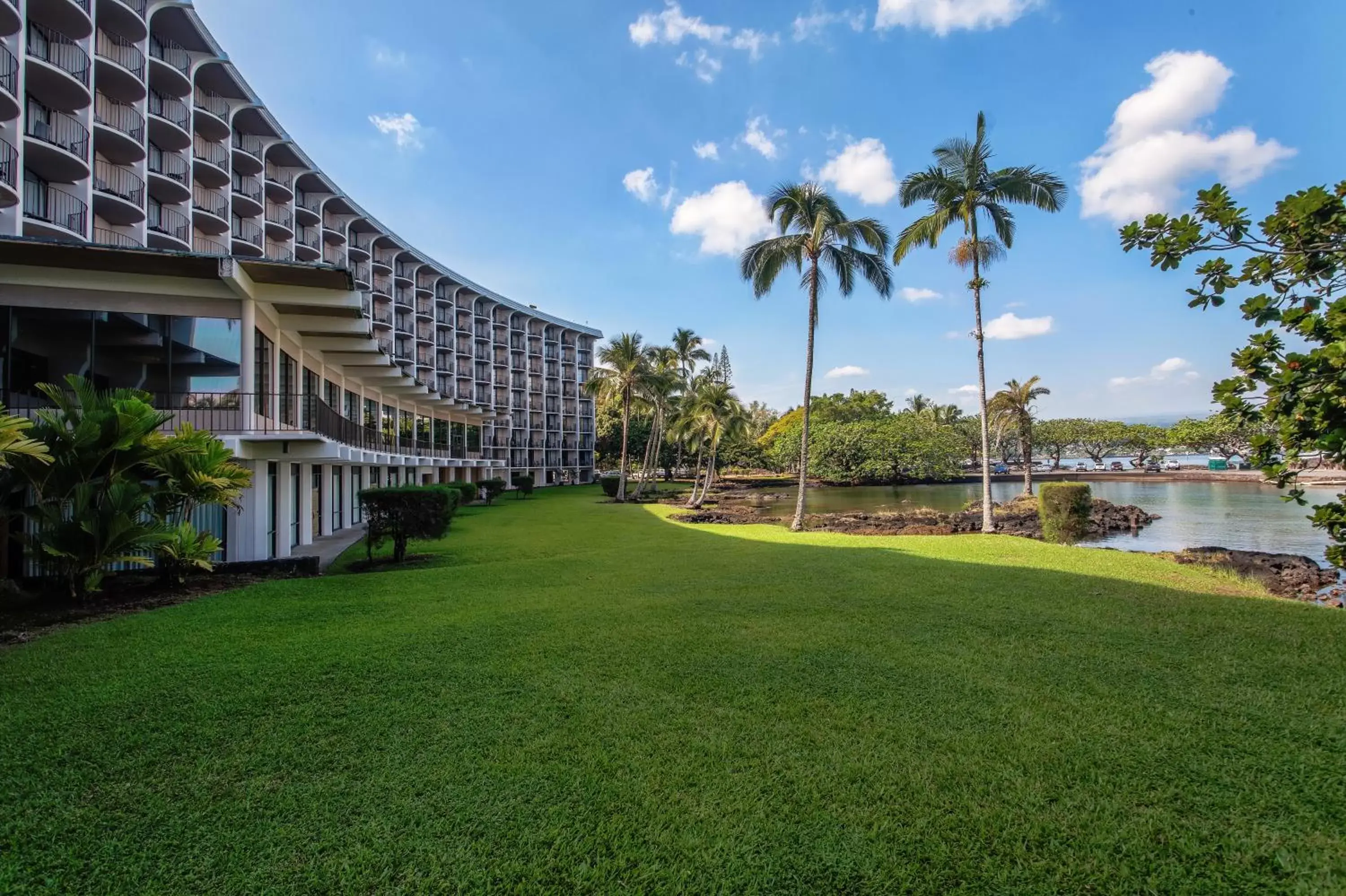 Facade/entrance, Property Building in Castle Hilo Hawaiian Hotel