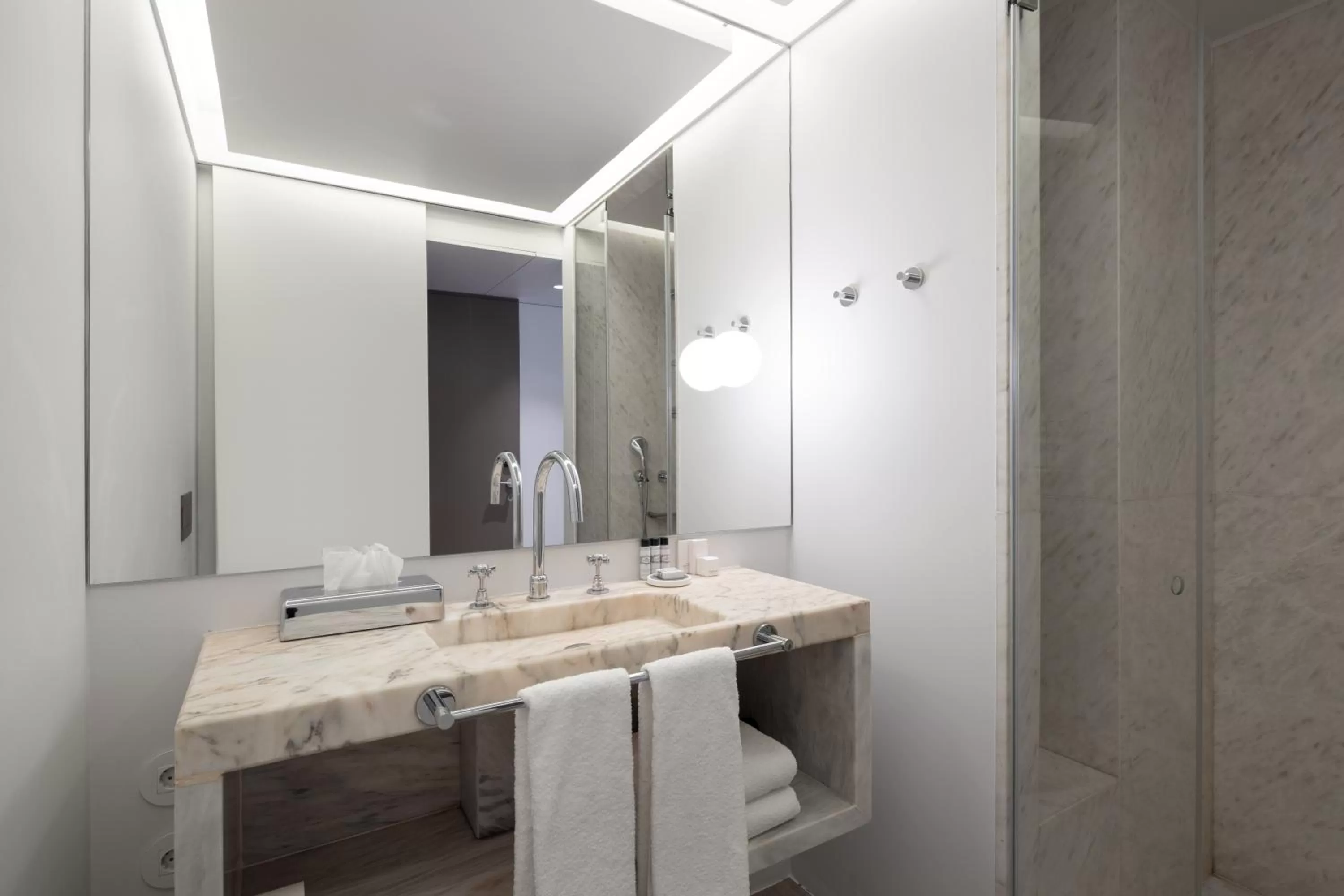 Bathroom in Lisboa Pessoa Hotel