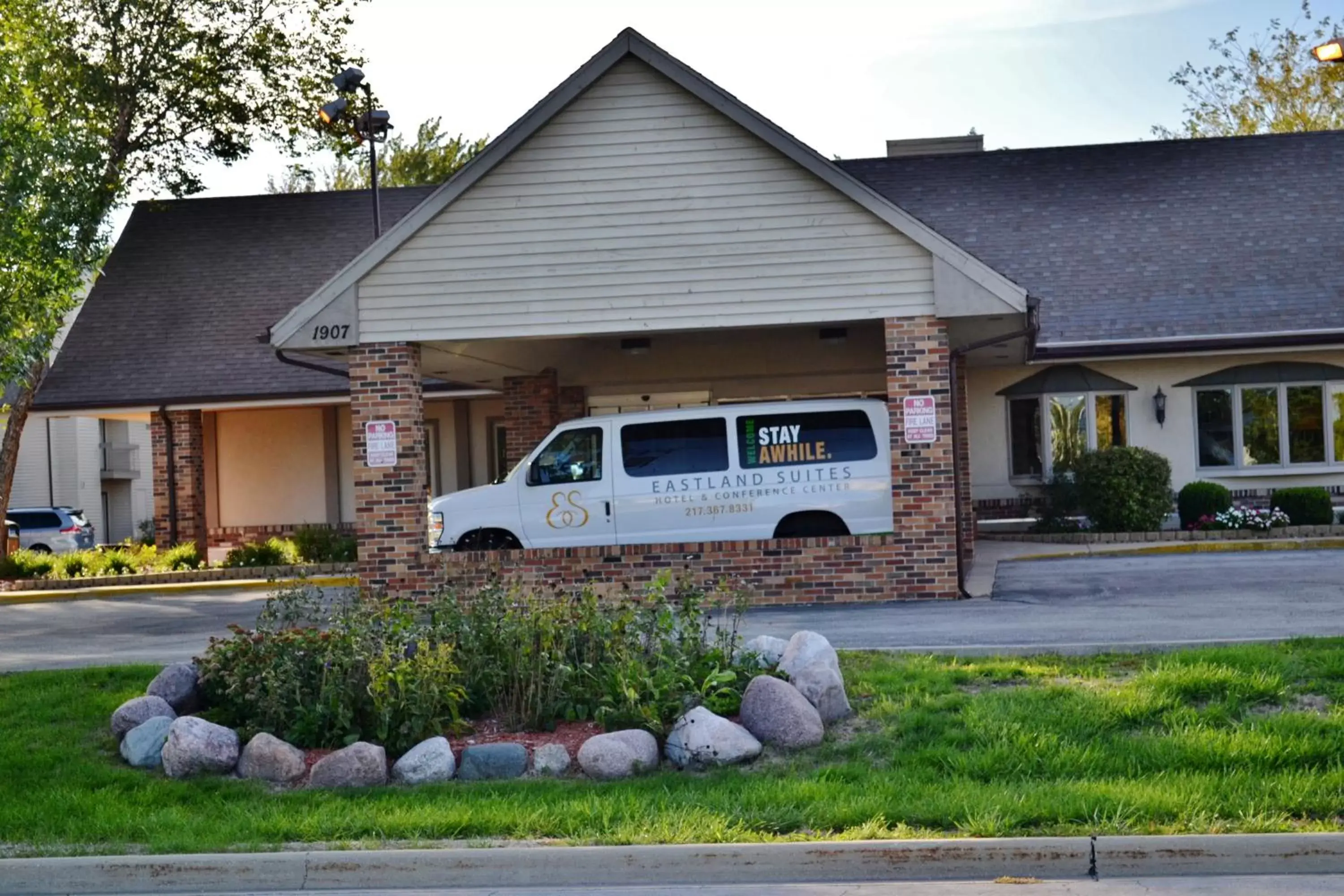 Facade/entrance, Property Building in Eastland Suites Extended Stay Hotel & Conference Center Urbana