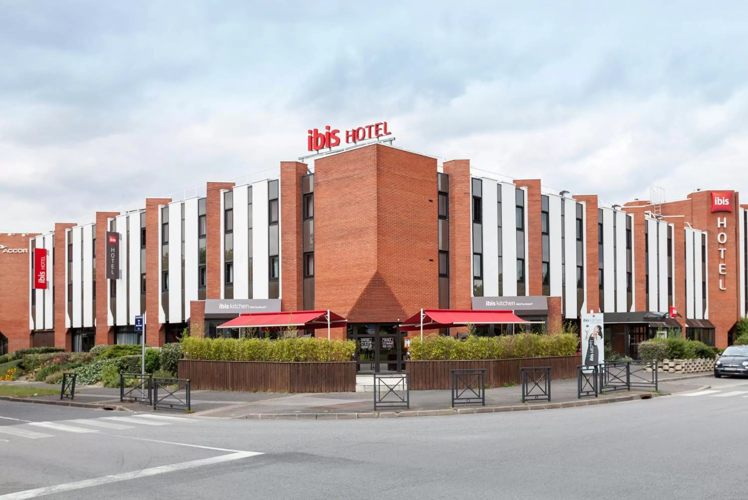 Facade/entrance in Ibis Évry-Courcouronnes Facade/entrance in Ibis Évry-Courcouronnes