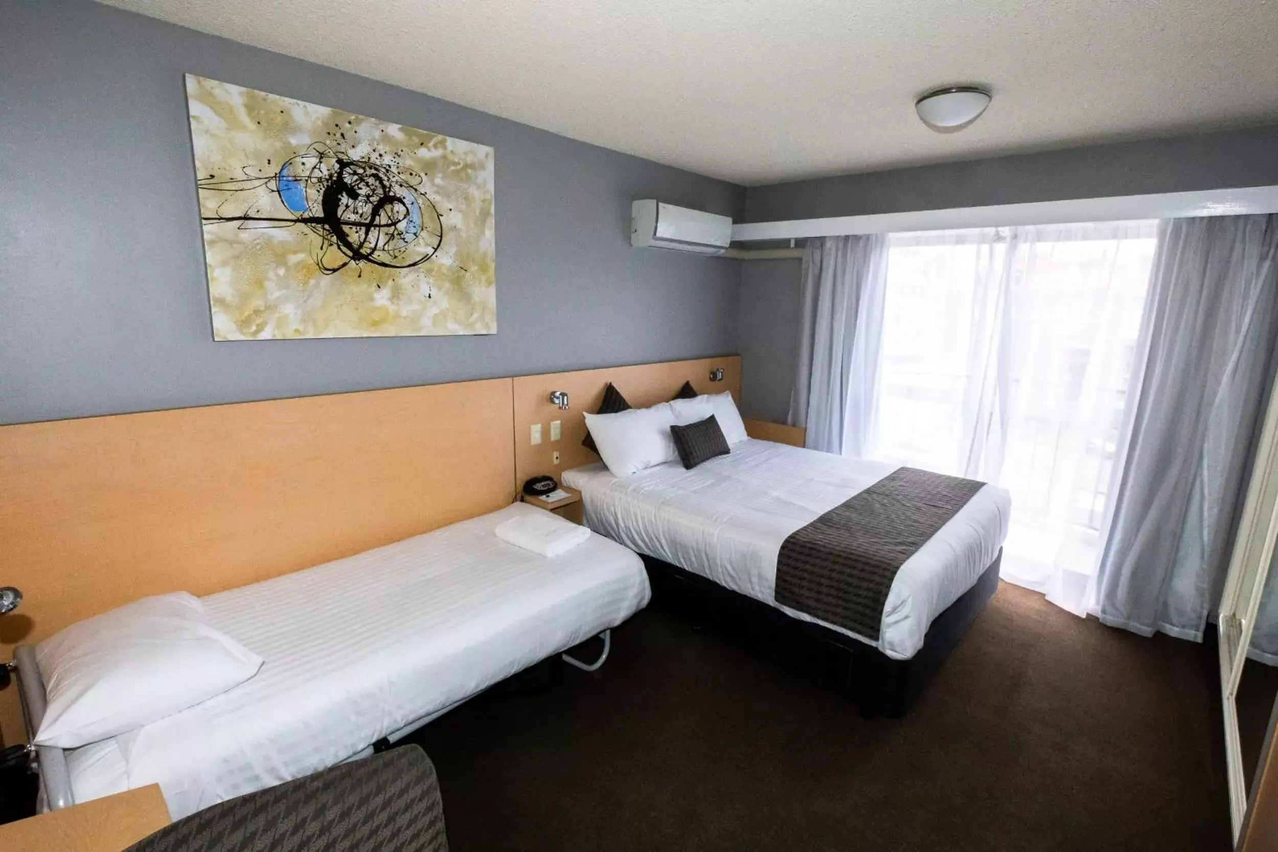 acessibility, Bed in Best Western Hobart