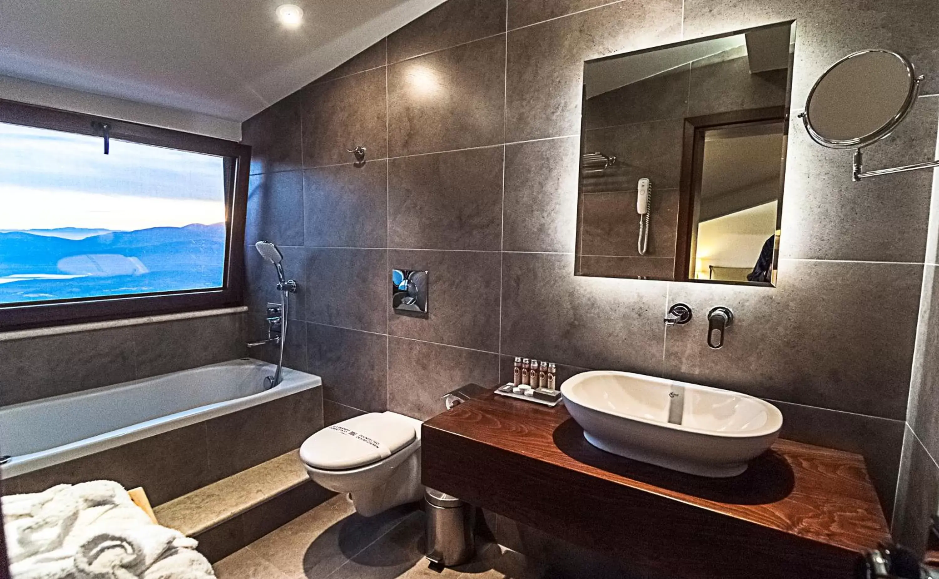 Bathroom in Fedriades Delphi Hotel