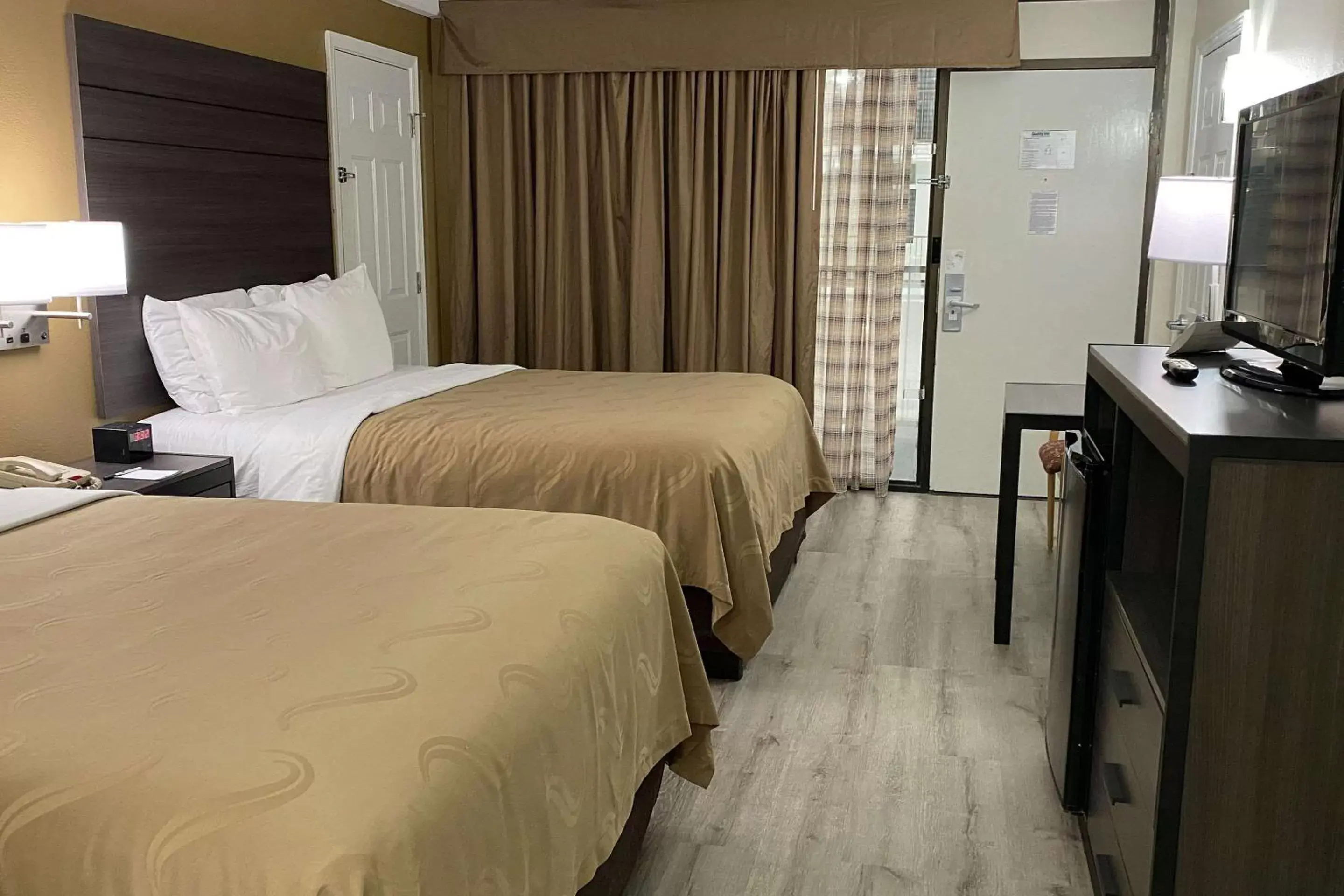 Photo of the whole room, Bed in Quality Inn Branson - Hwy 76 Central