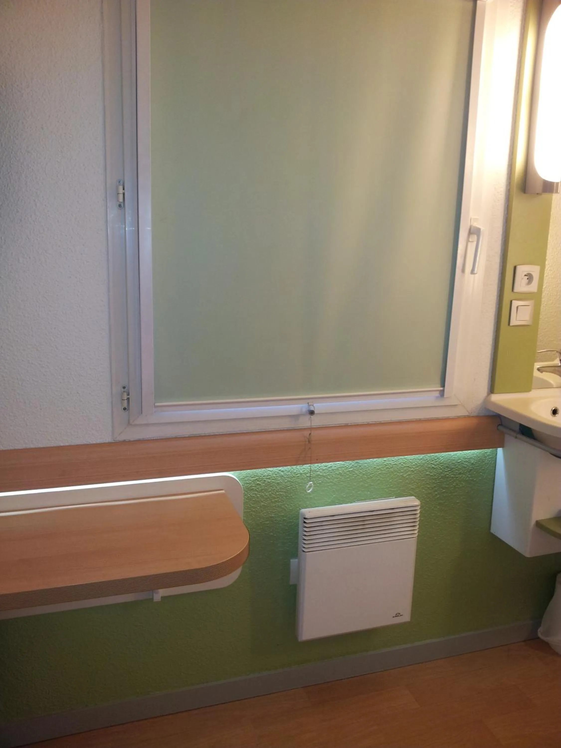 Bedroom in ibis Budget Gennevilliers Asnieres