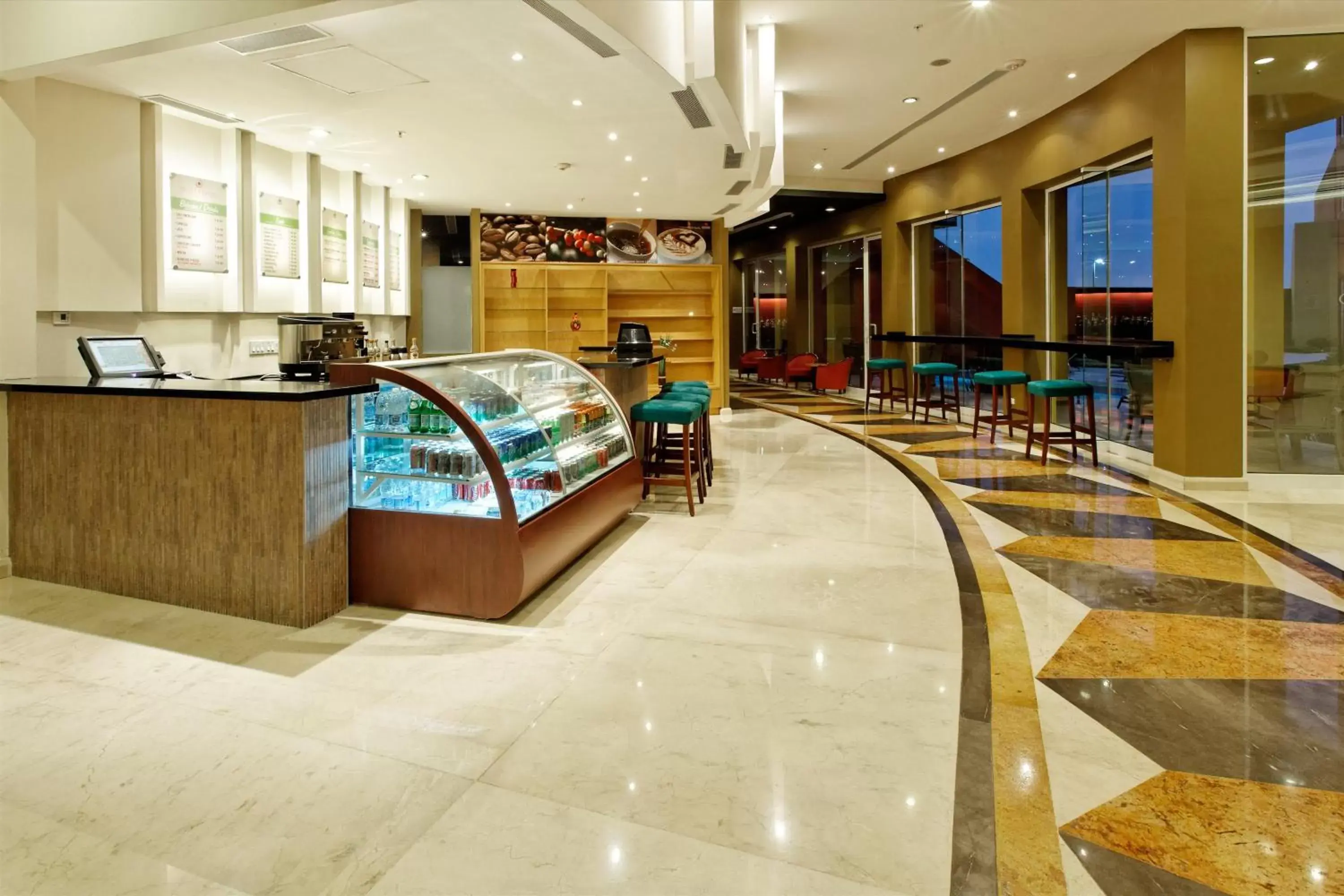 Restaurant/places to eat, Lobby/Reception in Crowne Plaza Monterrey Aeropuerto, an IHG Hotel