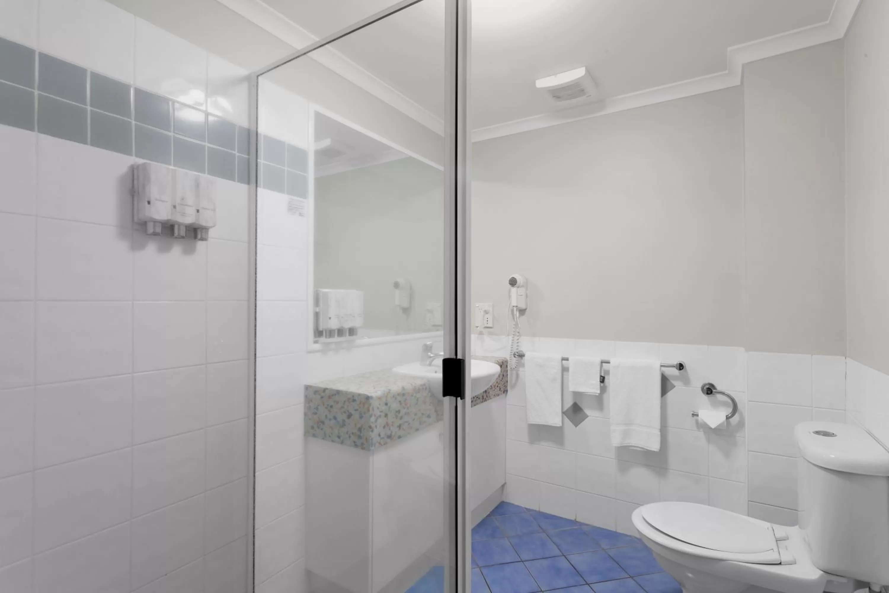 Shower in Mackay Resort Motel