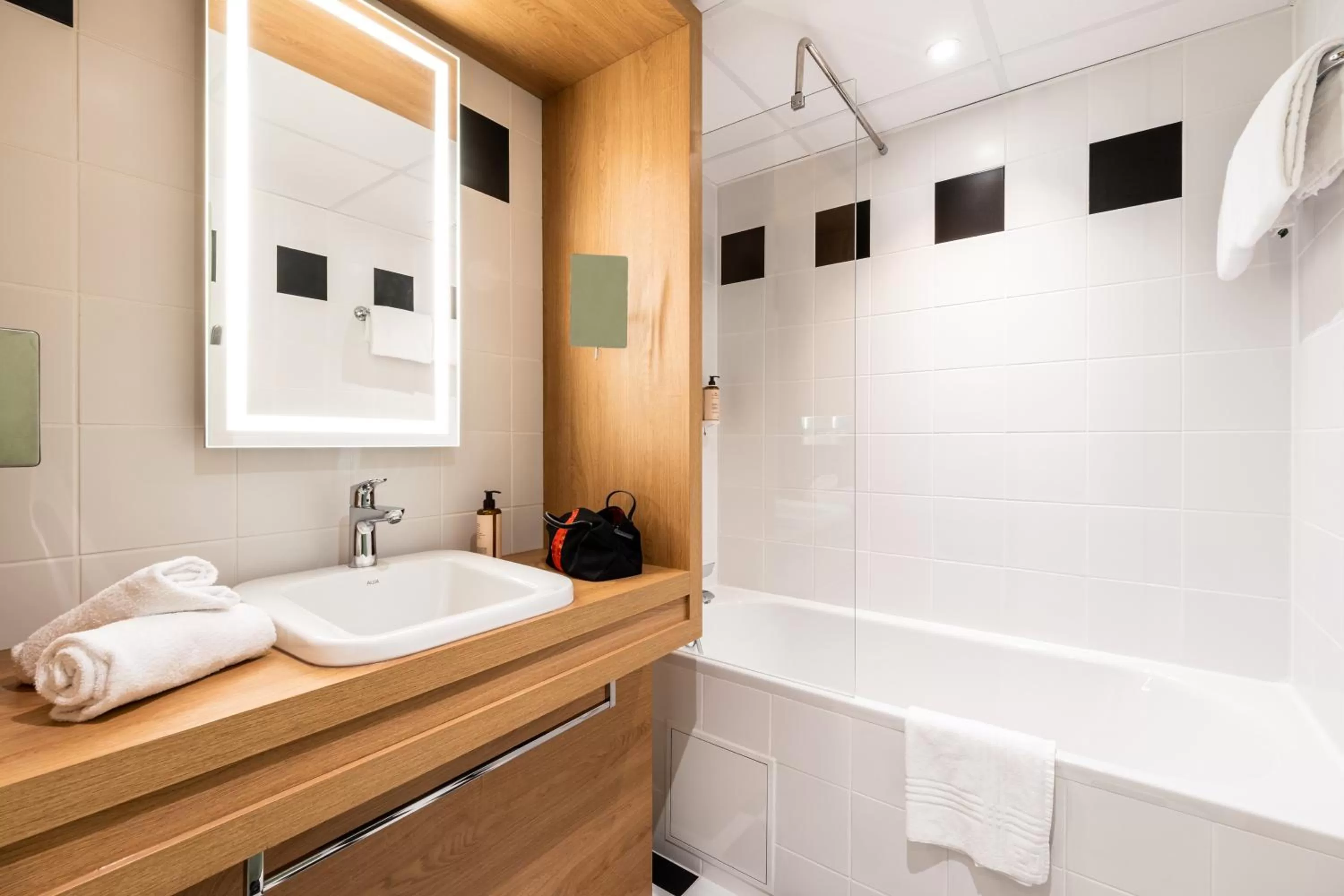 Bathroom in Mercure Tours Sud