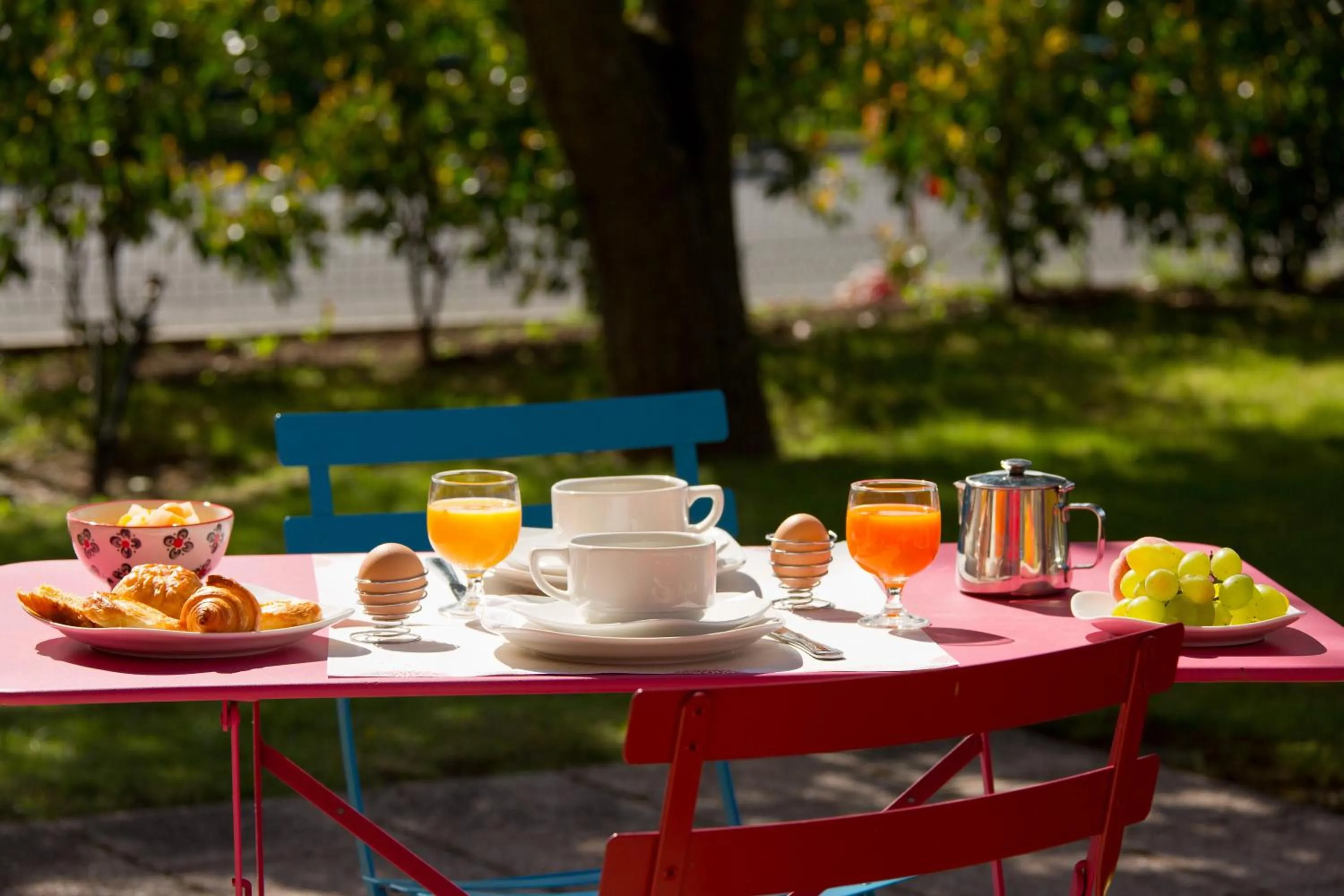 Garden in The Originals Boutique, Hôtel Le Pariou, Issoire